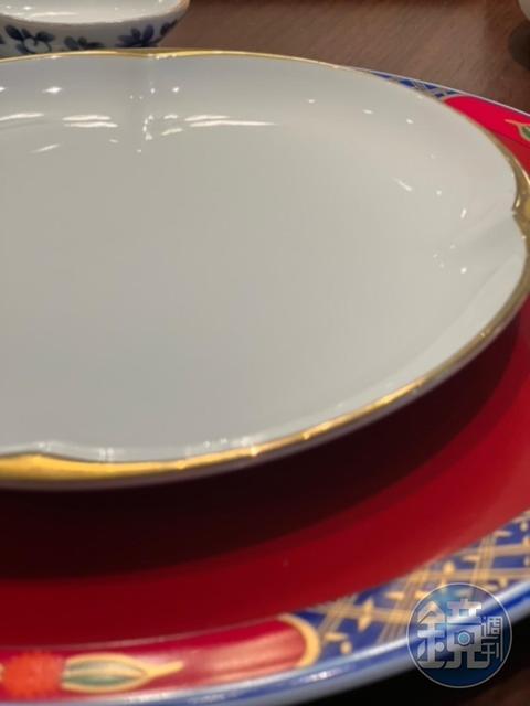 法國麗固瓷器成為潤餅食材展演的最佳舞台。
