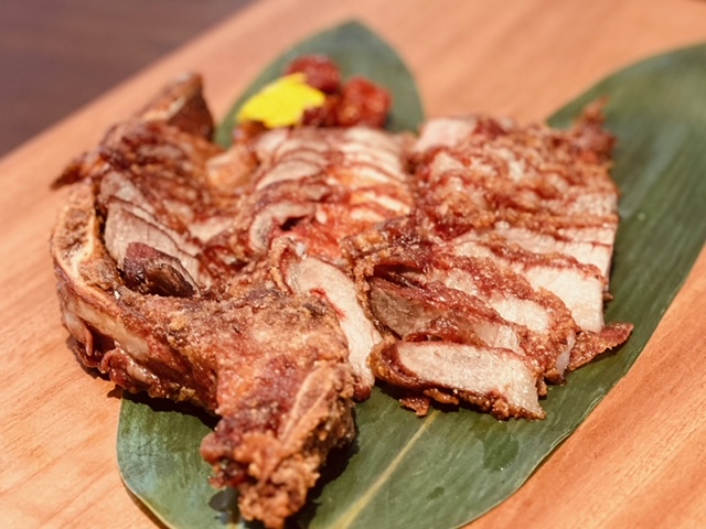 擺盤大器、入口油潤的「台灣正黑豬紅麴戰斧燒肉」,是令人驚喜的新嘗試。