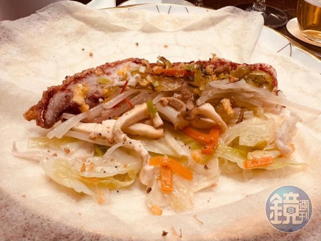 吃潤餅非常由心，按自己的口味來就對了。