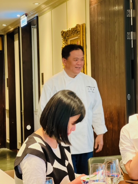 山海樓主廚蔡瑞郎在宴席尾聲現身問候。