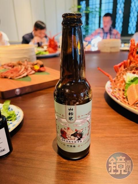 「山神風埔桃酒風味桶啤酒」是在橡木桶中靜置5個月的山海樓聯名啤酒。