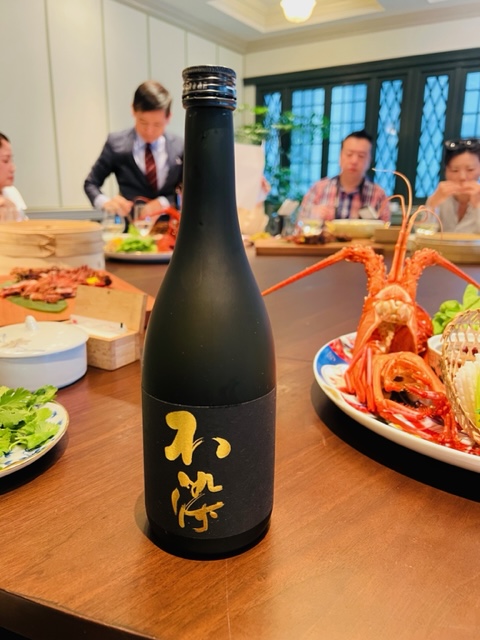 霧峰農會酒莊的「不染純米吟釀」,技術來自日本釀酒博士廣井忠夫。