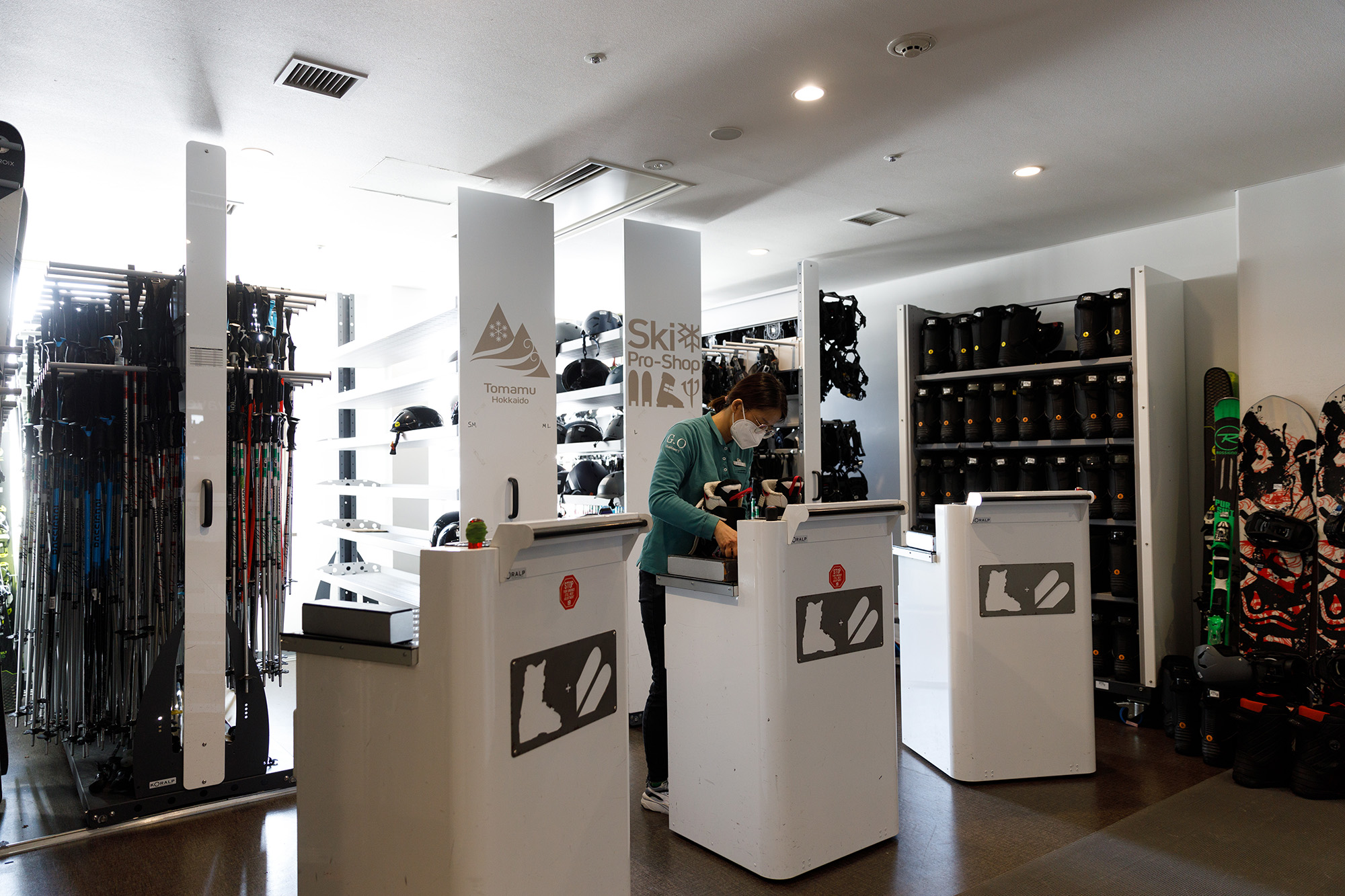 度假村內的Ski Pro Shop提供完整的滑雪裝備可供付費租借。