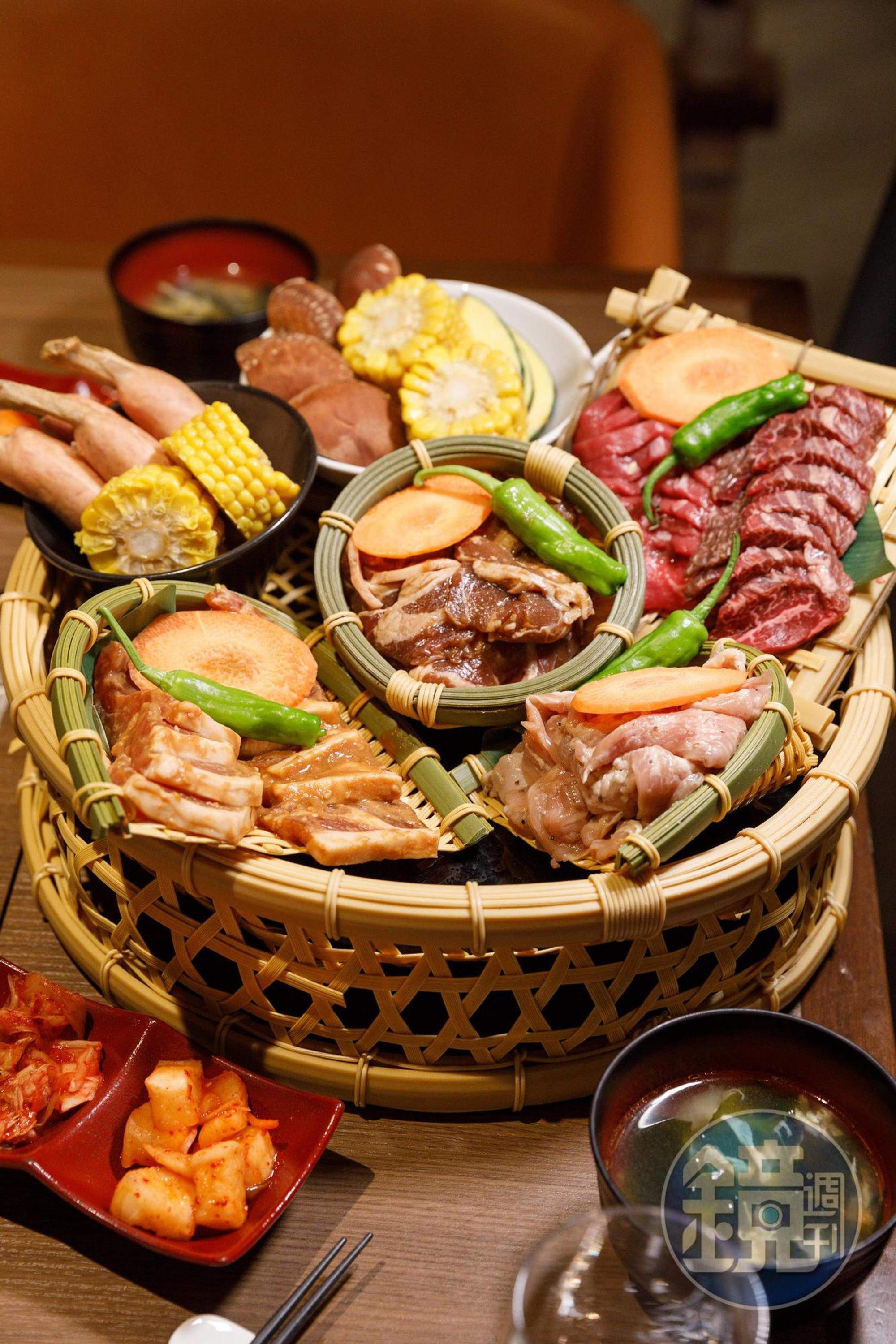 免費供應的「綜合肉類拼盤」，涵蓋牛羊豬雞等豐富食材，分量相當有誠意。