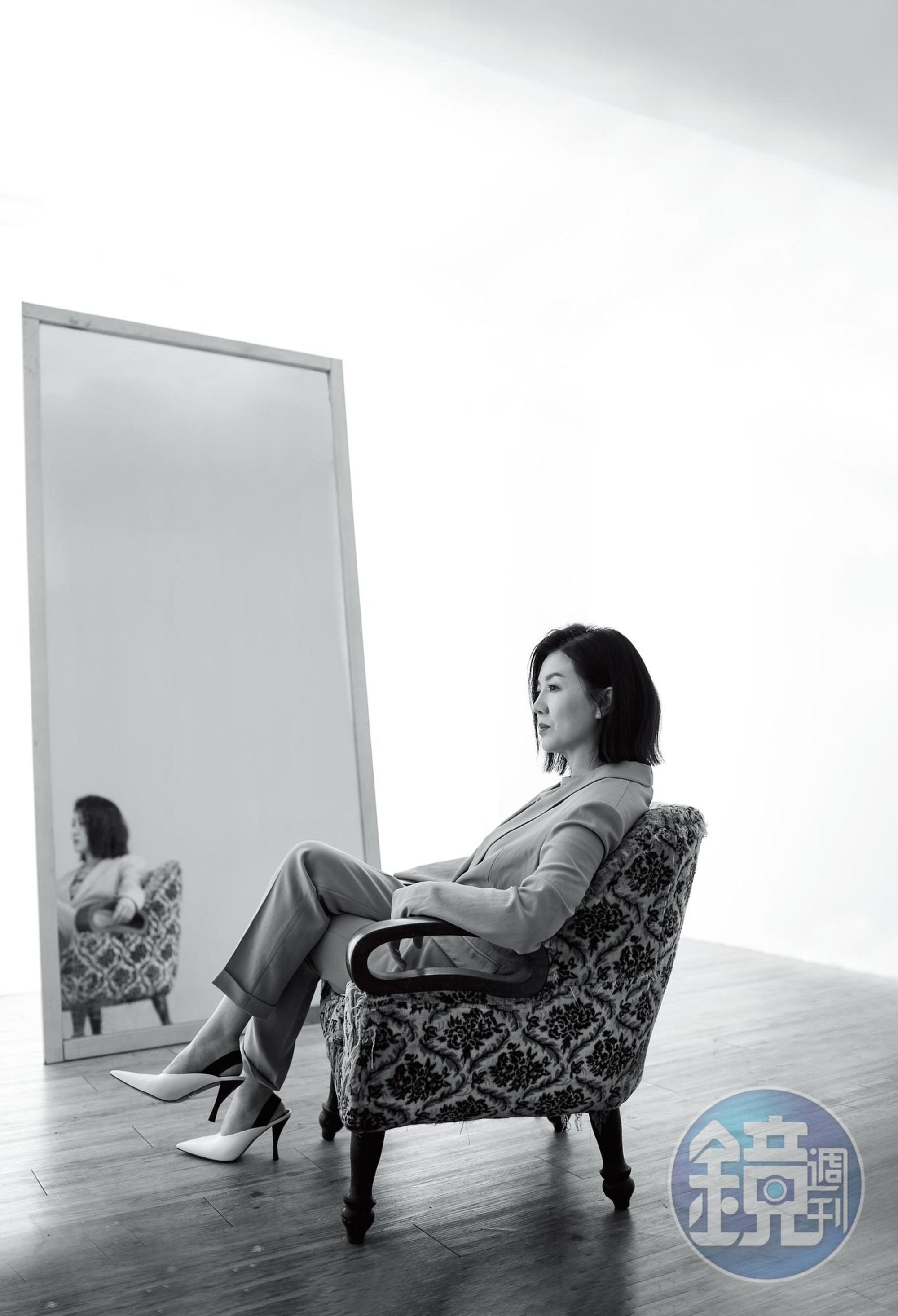 苗可麗很有心靈導師的一面,比如她說,「人生就是選擇,留下或離開。臣服、接受,之後很多情緒跟壓力都會突然間消失。」