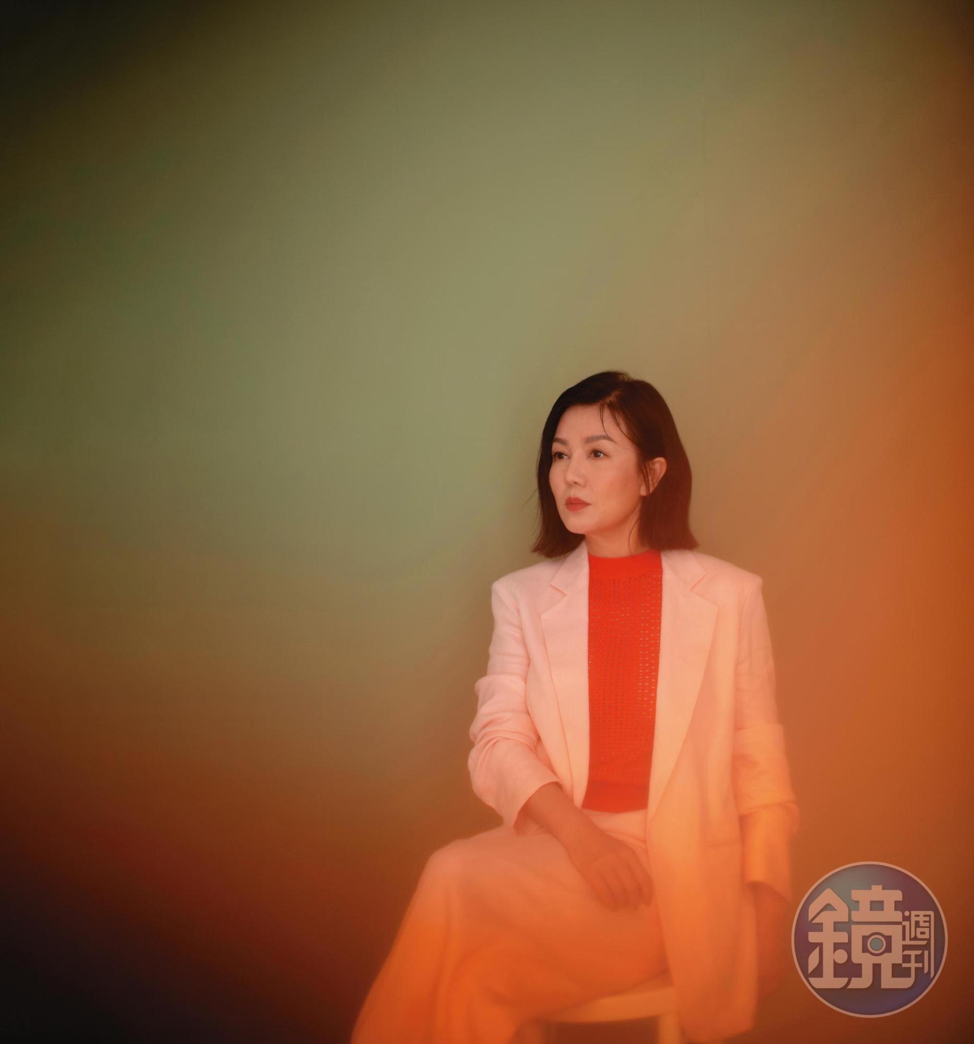 52歲的苗可麗前一陣子曾陪媽媽去急診,因為媽媽身體不舒服,她試著抱抱媽媽,「我抱著她『呼呼』,超難過的,竟然那個擁抱是在這時候。」