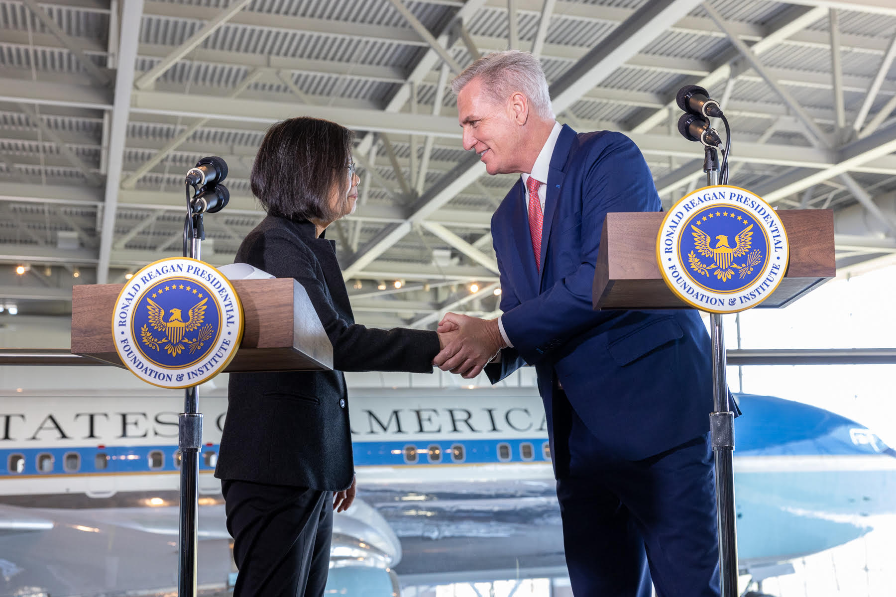 蔡英文會晤麥卡錫寫下歷史性一刻，引起全世界關注。（翻攝自Kevin McCarthy臉書）