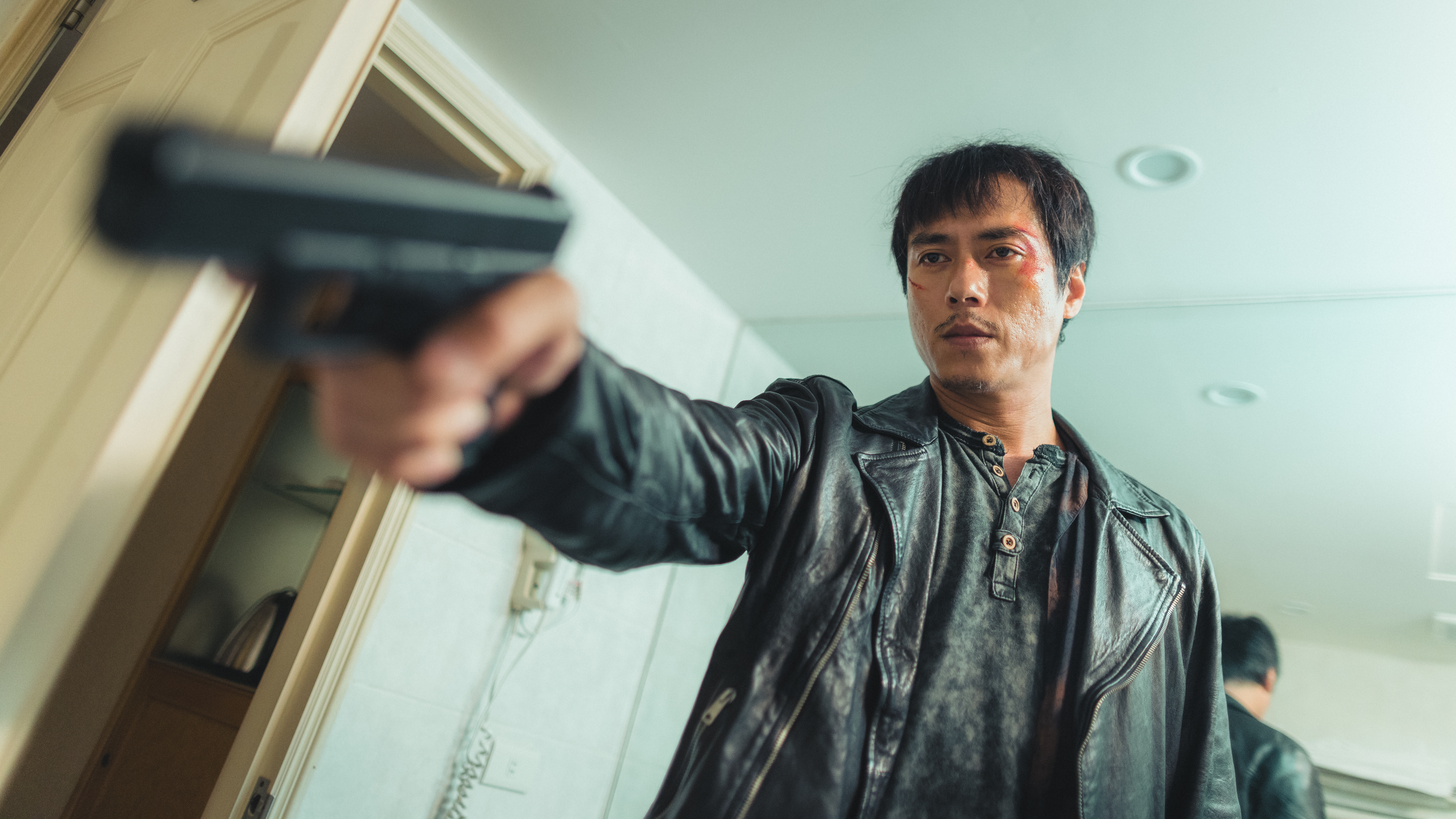 莊凱勛在新戲《租約第一條:禁止殺人》中飾演一位退休殺手。(公視台語台提供)