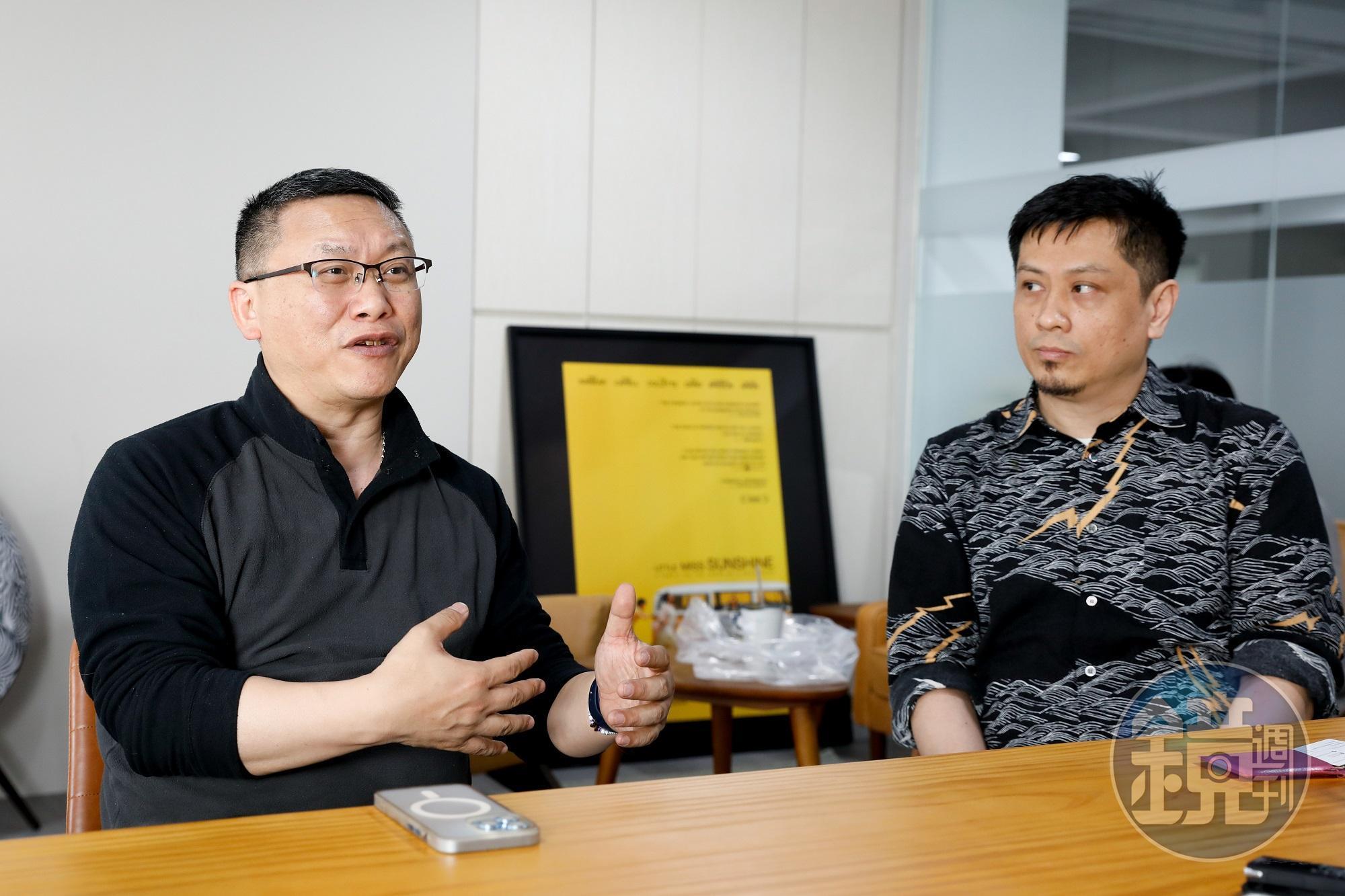 《模仿犯》原著小說書中,媒體追逐新聞對社會帶來的影響,讓湯昇榮(左)與何昕明(右)對很有感。