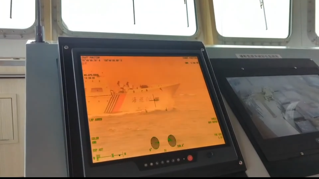 海巡艦用艦上雷達等設備監控中國海巡艦艇。(海巡署提供)