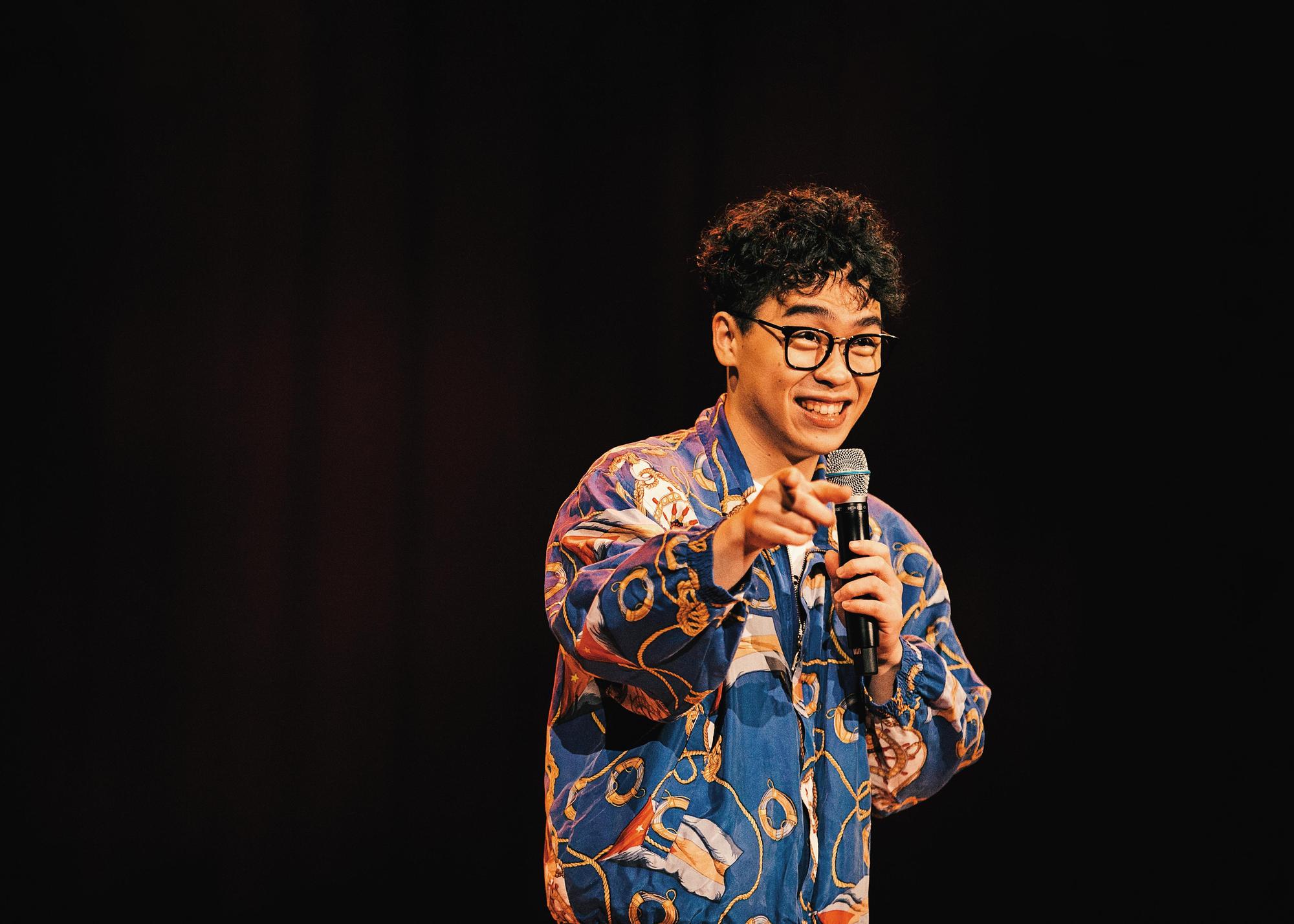 賀瓏去年在台北國際會議中心舉辦個人單口喜劇專場《妳好就好》,登上三千人的大舞台。(薩泰爾娛樂提供)