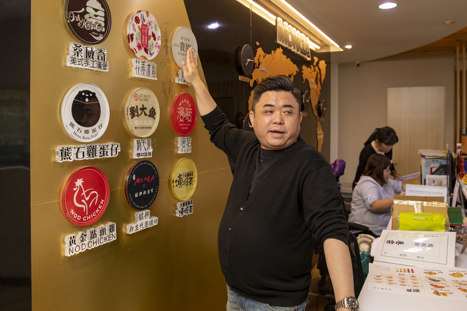 劉明道靠研發自己喜歡吃的東西創業，他創立元滋品牌公司，囊括艋舺ㄟ雞排、花羨沐嵐、熊石雞蛋仔等不少品牌。
