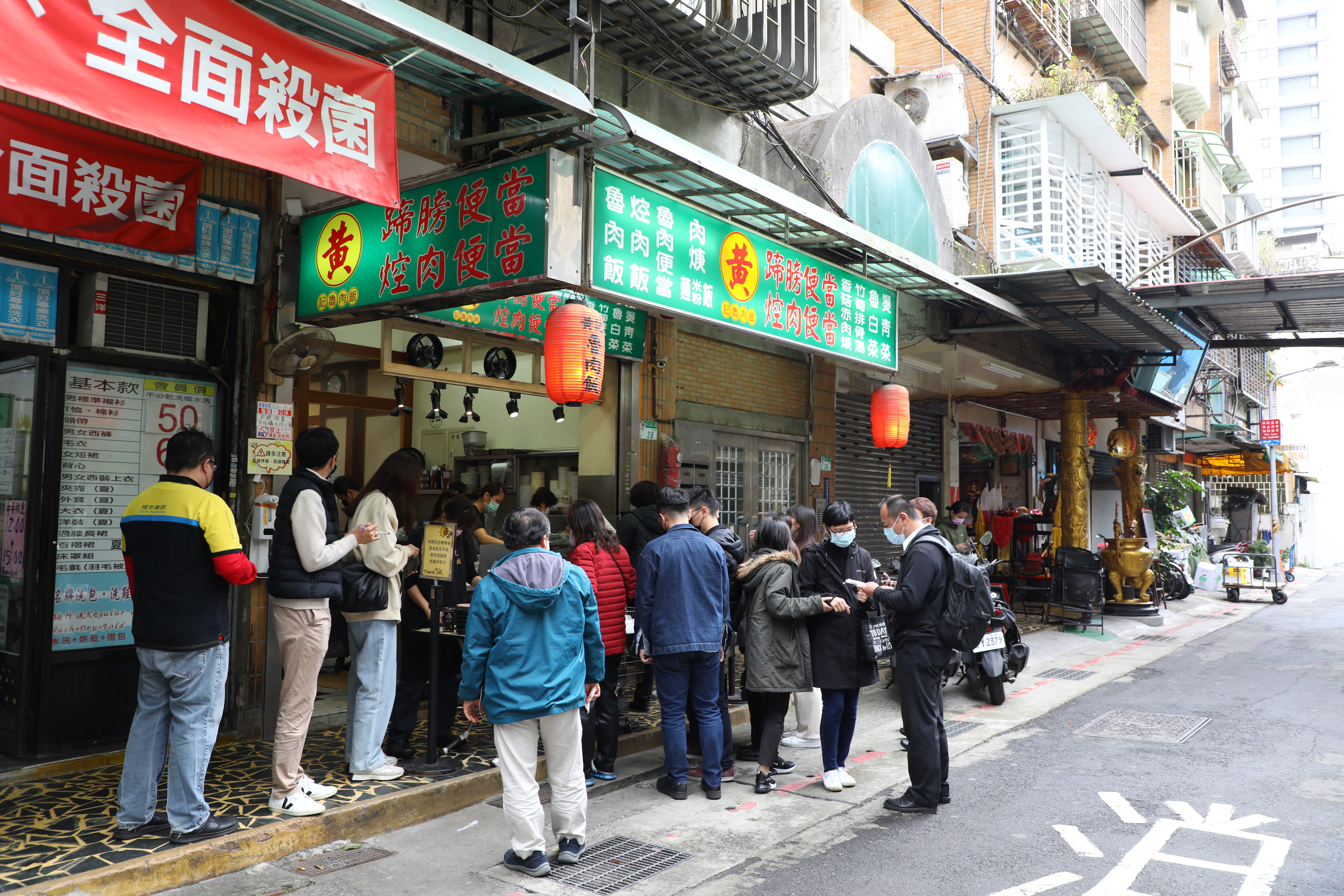 台北「黃記魯肉飯」宣布暫時店休數天，待肉品恢復供應後開始正常營業。（本刊資料照）
