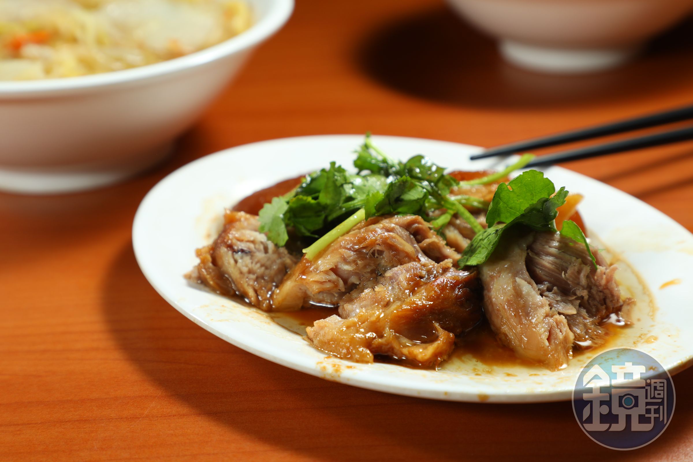 「蹄膀肉」皮Q有嚼感,肉質鹹香入味,配滷肉飯吃更油潤滿足。(70元/小份)