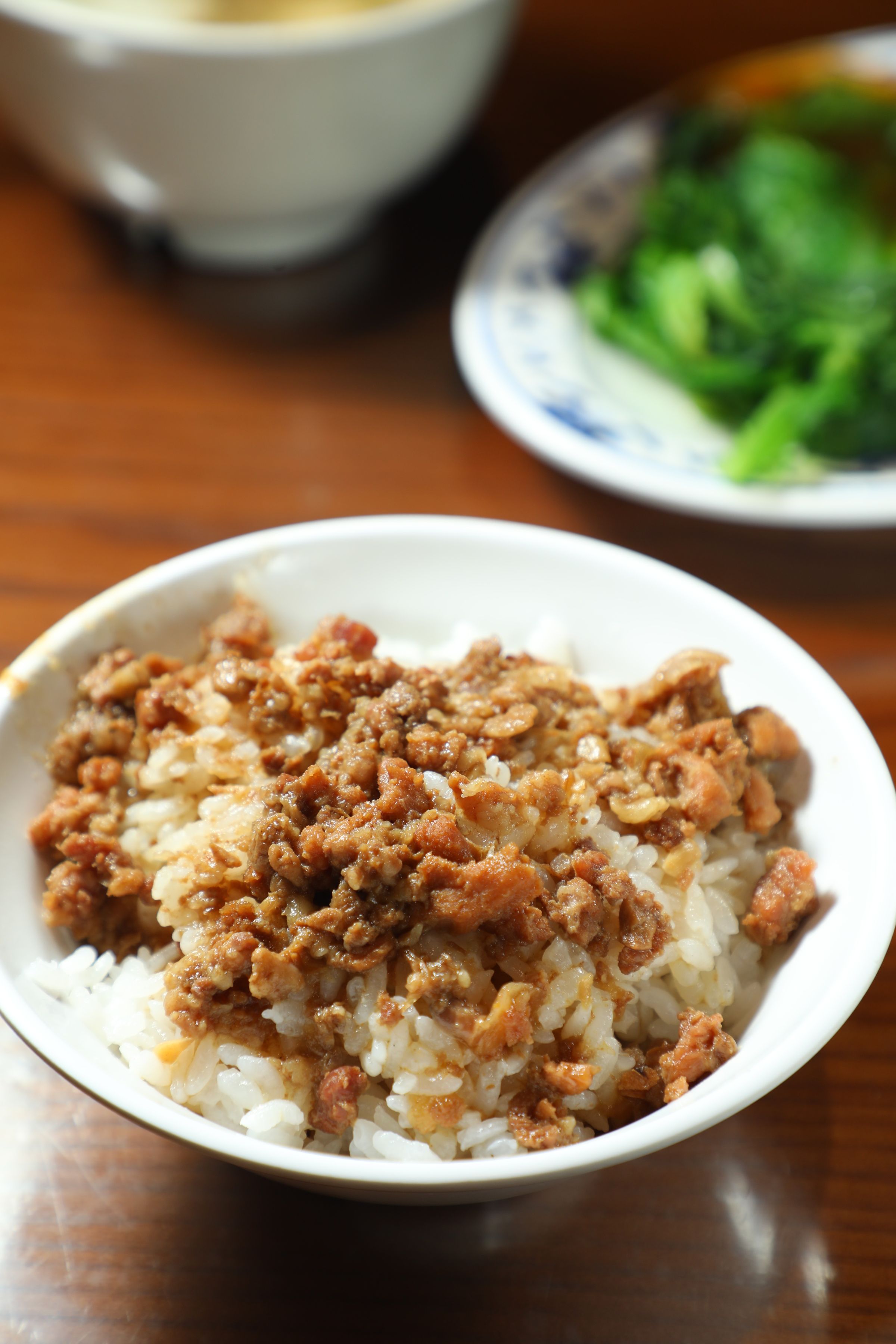 三元號的「滷肉飯」是用全瘦肉製作,居然沒有一絲柴澀感,反而豬肉香更濃郁,米飯濕軟但不糊爛。(30元/小碗)