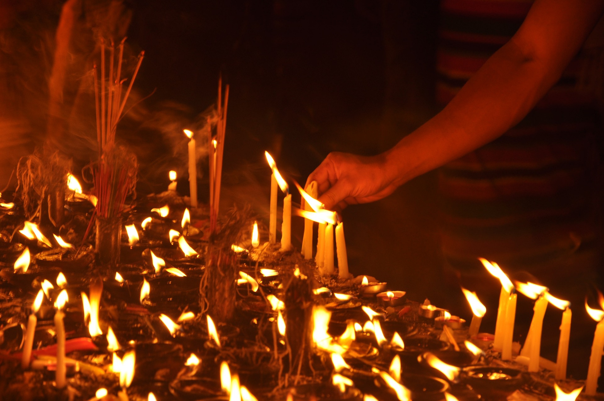 婦人去參觀神廟卻遭砍頭「活人獻祭」，主嫌遭逮表示是為了「紀念兄弟第11年忌日」。（示意圖，Pixabay）