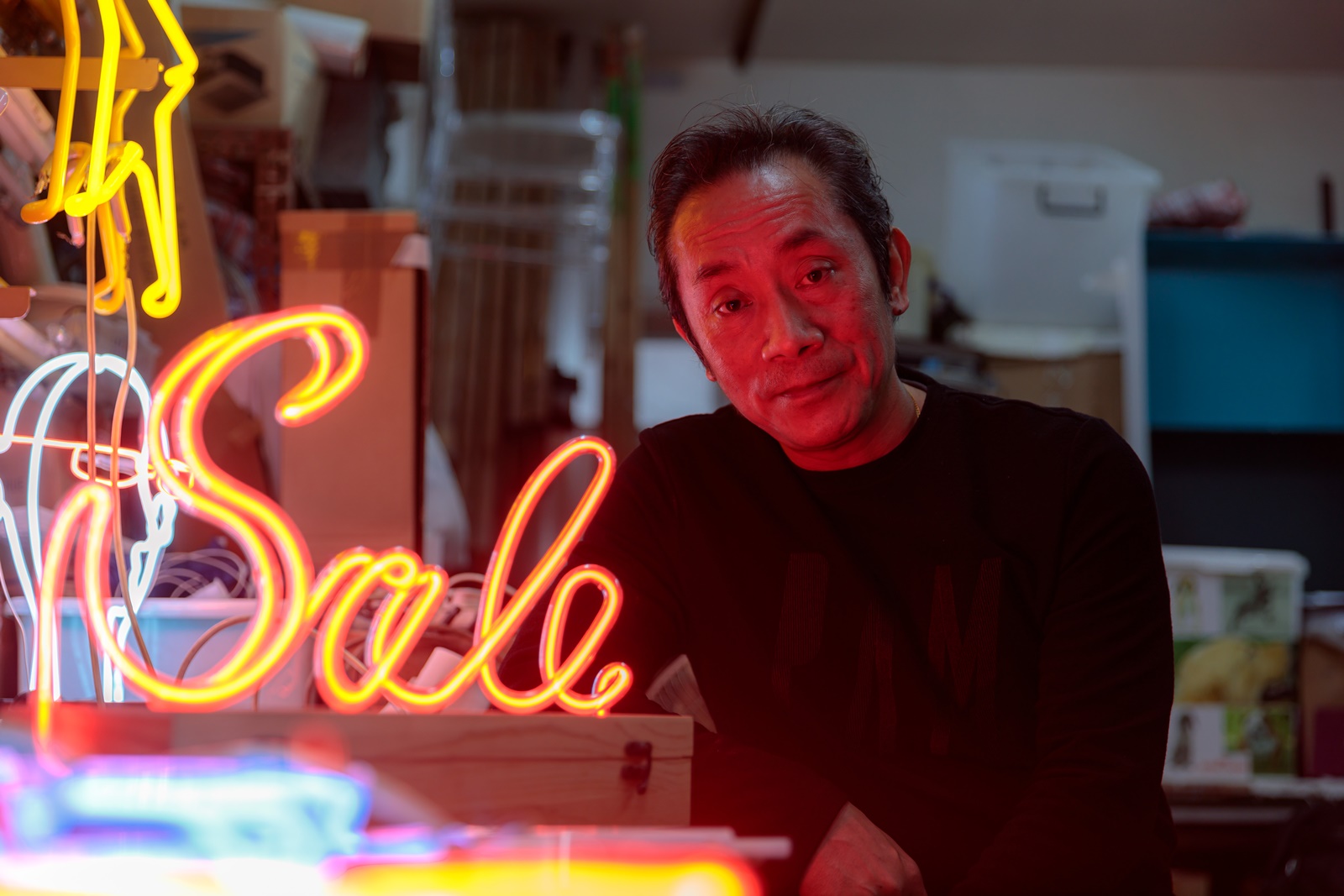 胡智楷師傅製作霓虹燈已超過35年，以職人精神堅守著本土工藝。