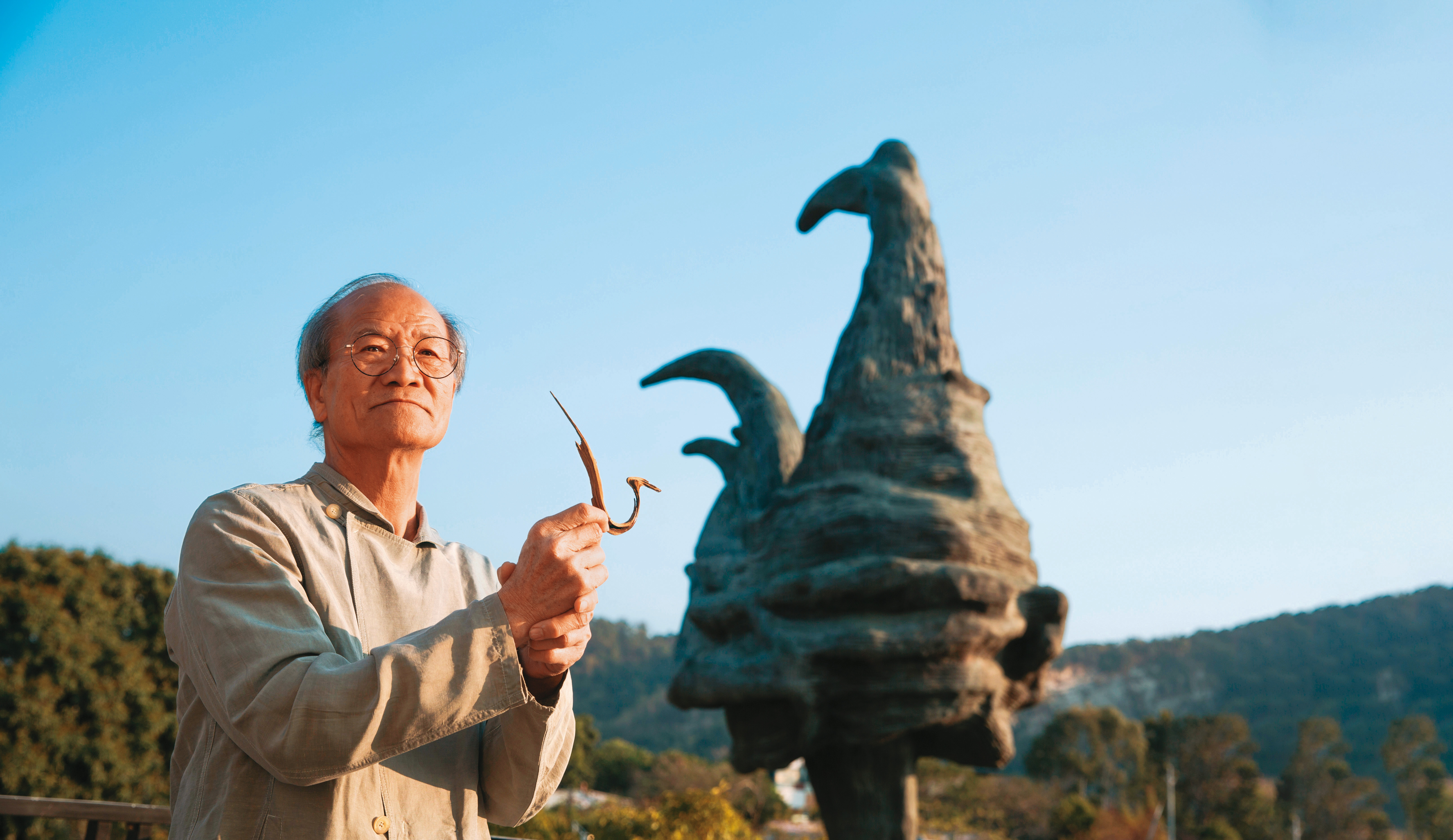 白滄沂獨具慧眼，憑藉對大自然的熱情發掘木頭之美，並以鑄銅翻模方式，打造大型裝置藝術。