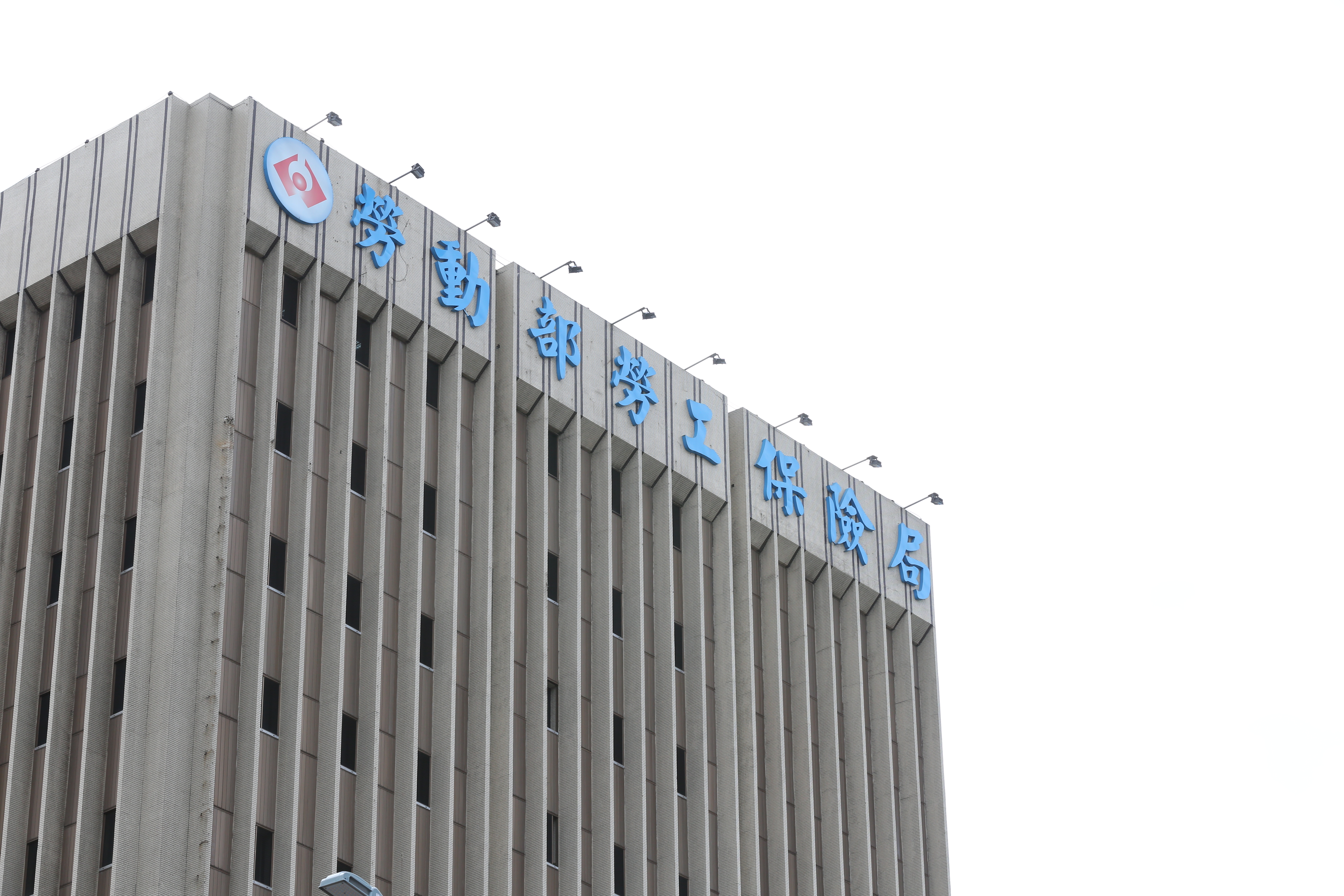 勞保繳了24年請領前身故，因不合規定領不到年金？其實加入國保就有解。