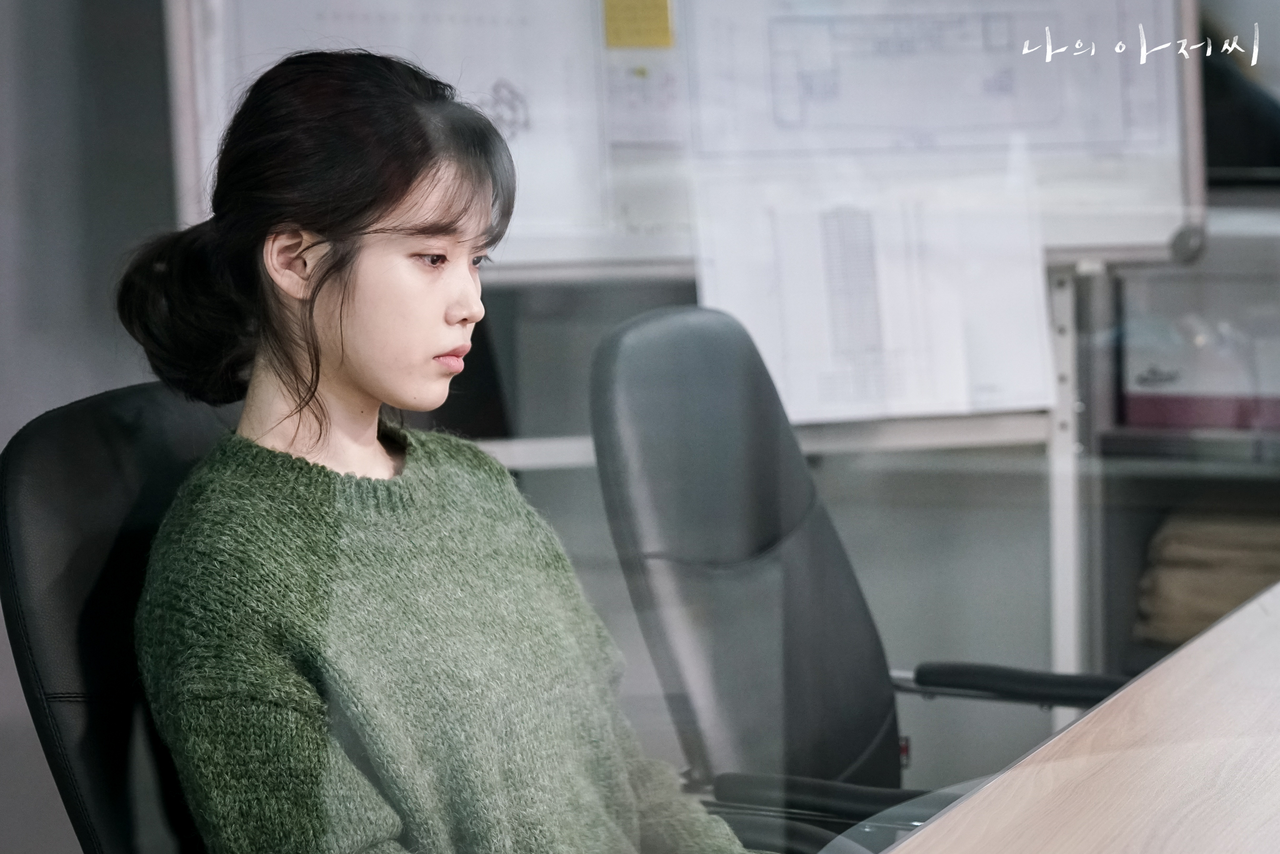 IU在金元錫導演的《我的大叔》演技驚艷眾人，新作《您辛苦了》將再度合作。（網路圖片）