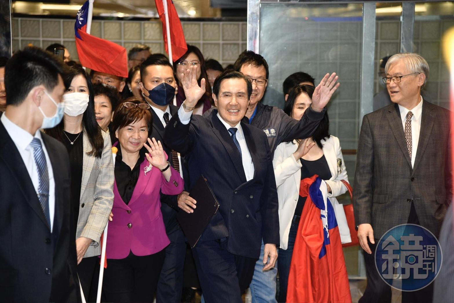 馬英九結束「赴中國祭祖行程」,返台高喊:九二共識又活過來了!