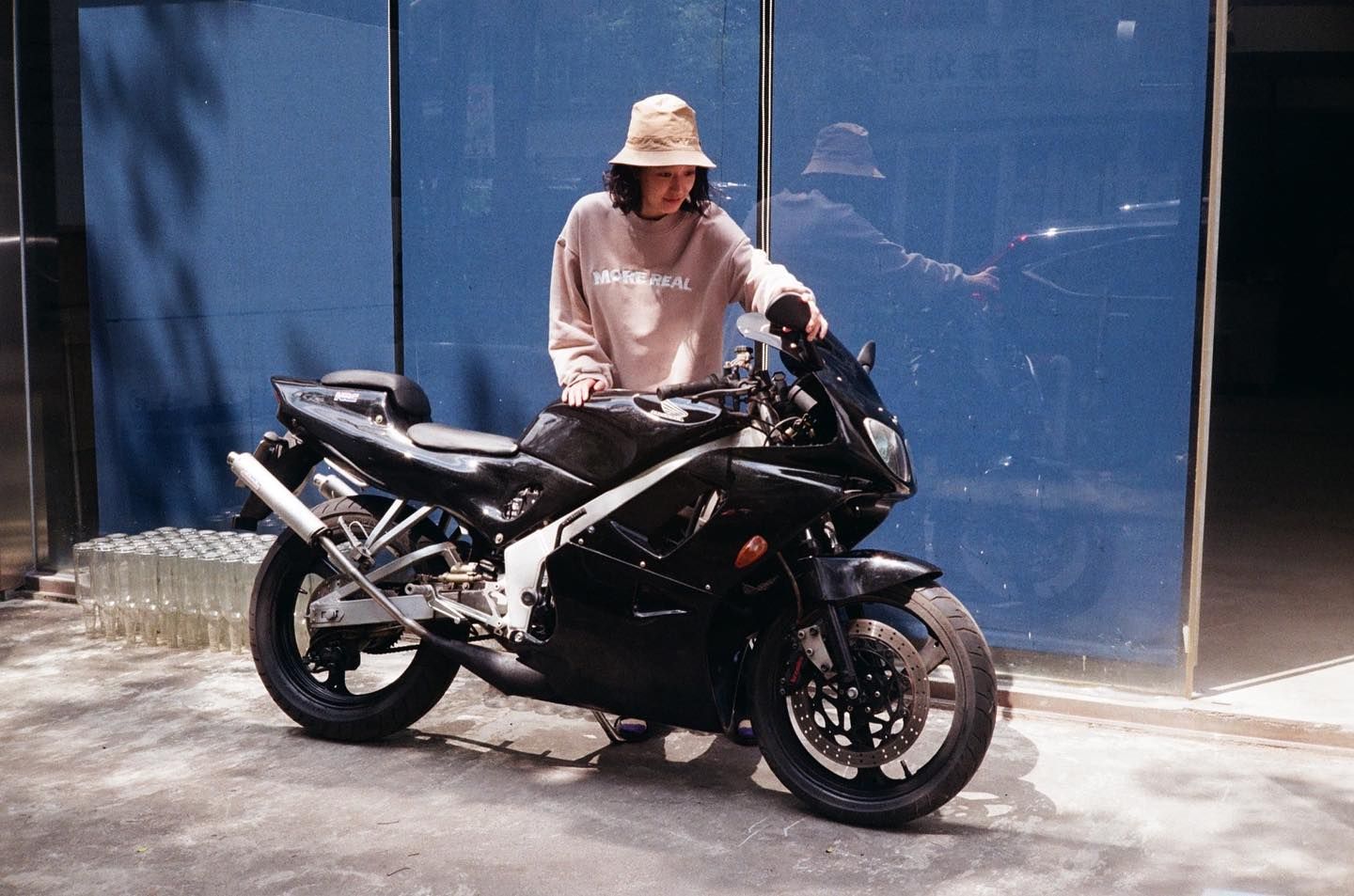 孟耿如決定將弟弟的愛車轉送給大學學弟。（翻攝自孟耿如臉書）