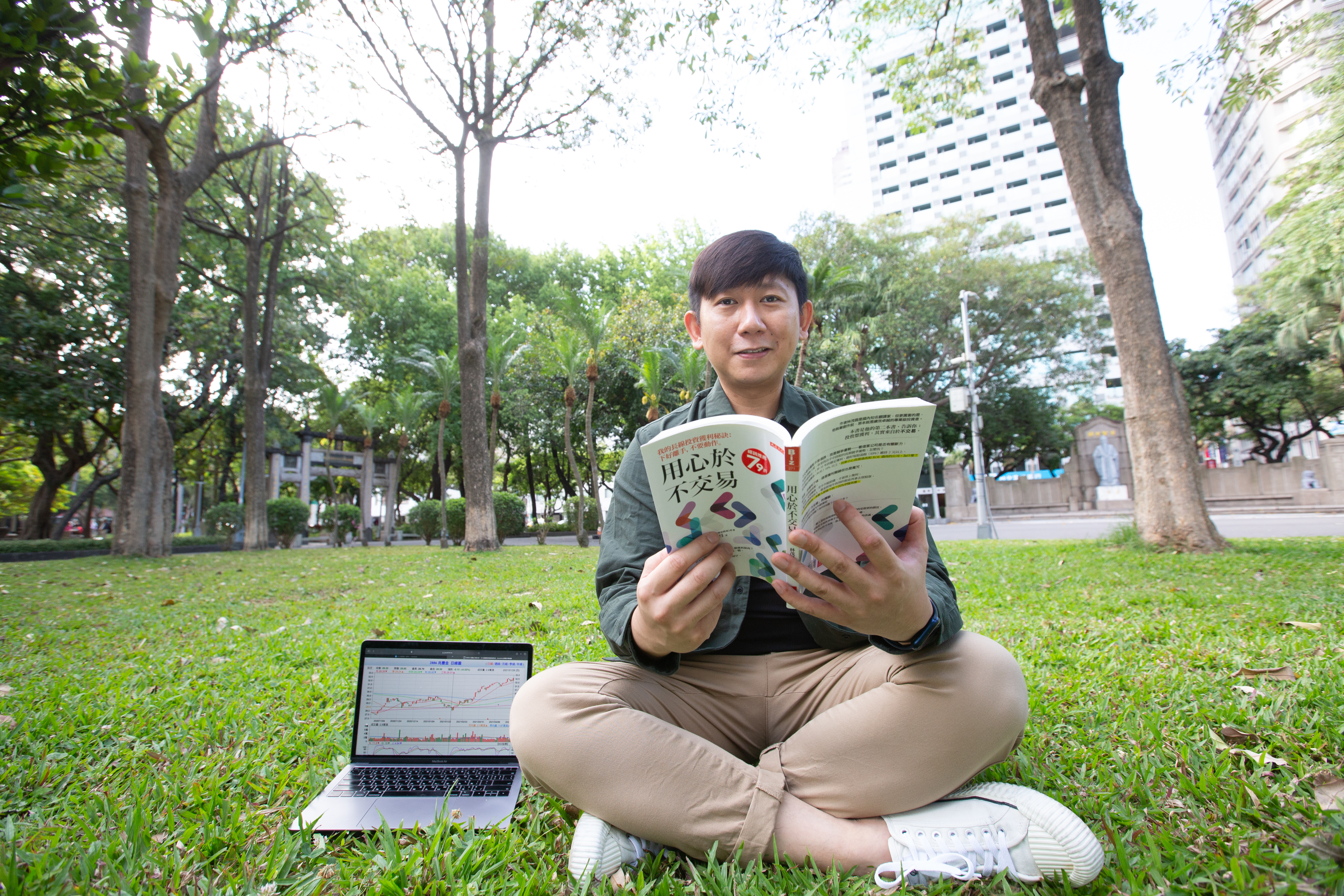 達人大俠武林認為市場震盪之際，以不定期不定額布局金融股，可打造長期微笑曲線。（本刊資料照）