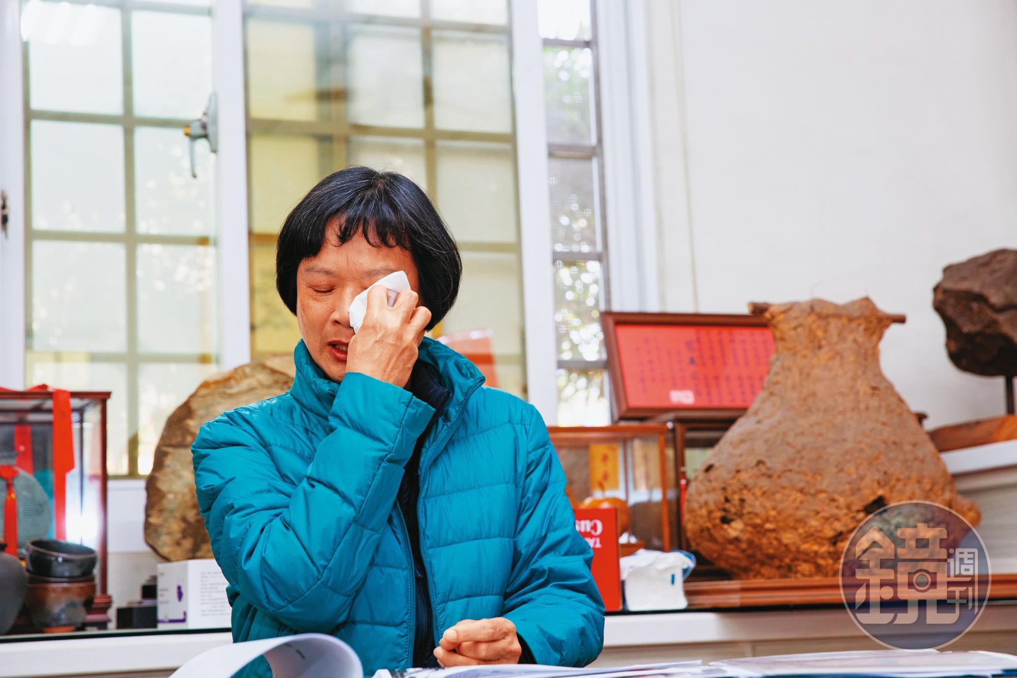 想到房子沒了，錢也拿不回來，王淑姿哽咽著說：「心好痛。」