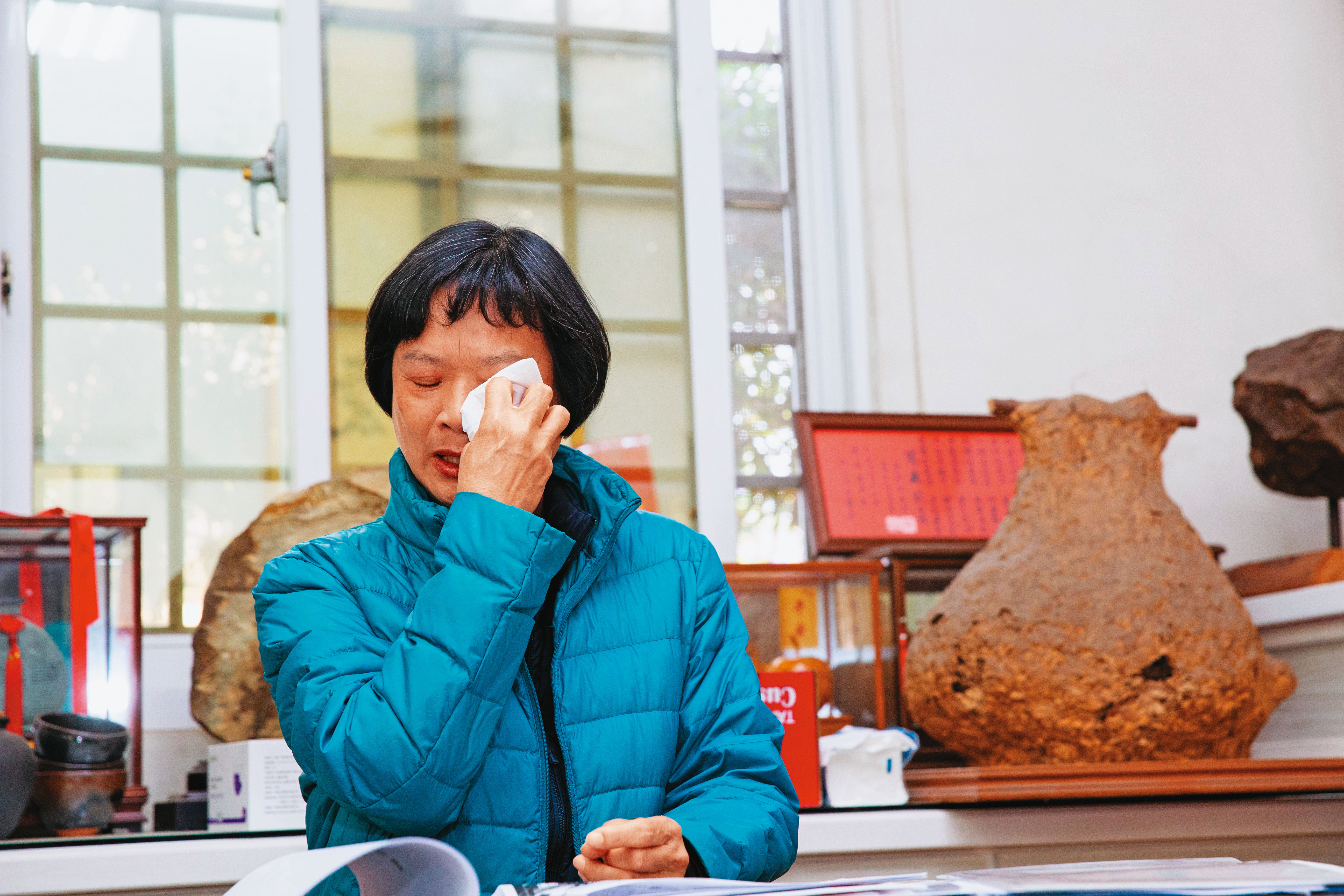 想到房子沒了，錢也拿不回來，王淑姿哽咽著說：「心好痛。」