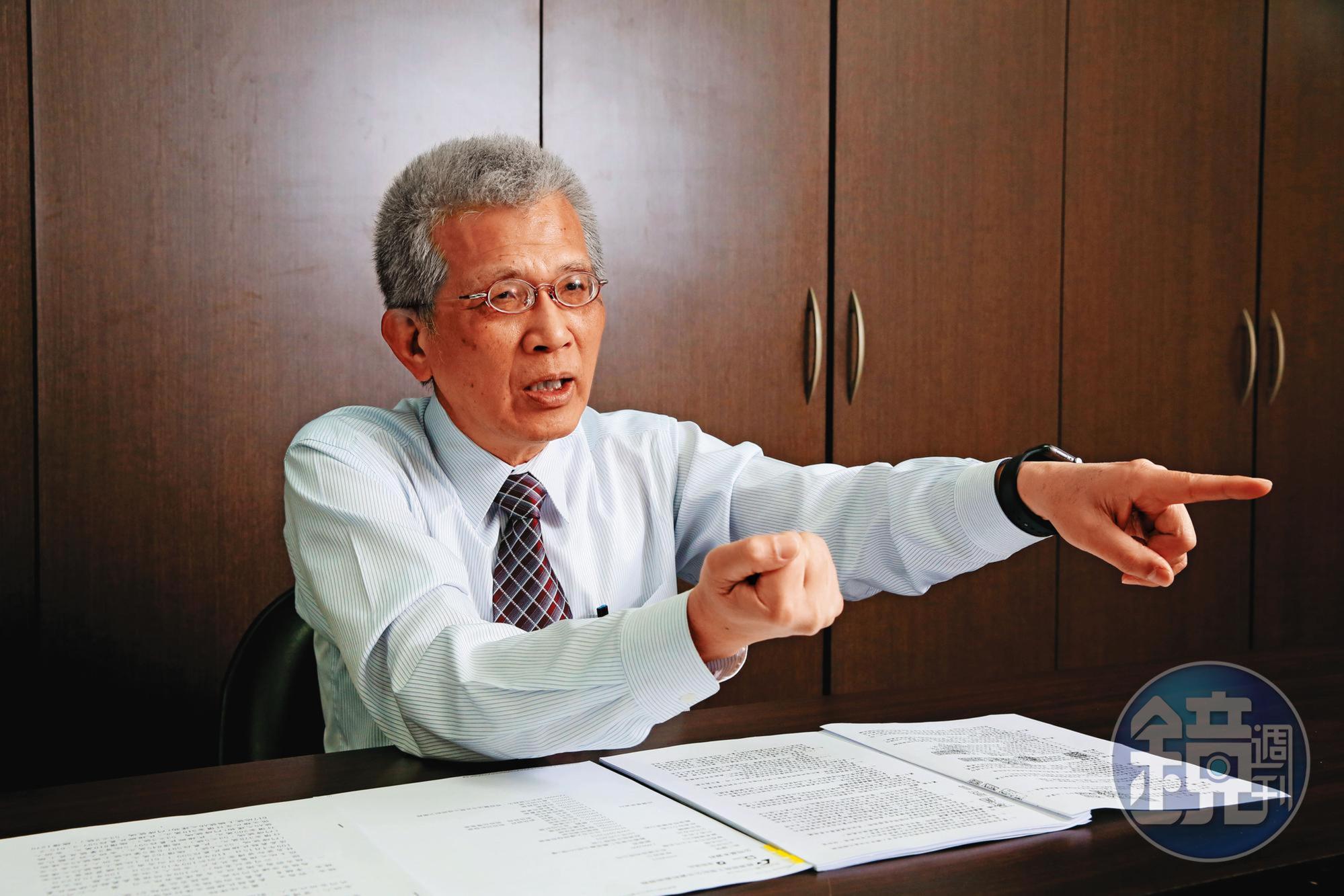 消基會董事長吳榮達表示，《消保法》規定預售屋的「履約擔保」屬於應記載事項，需白紙黑字載入定型化契約。