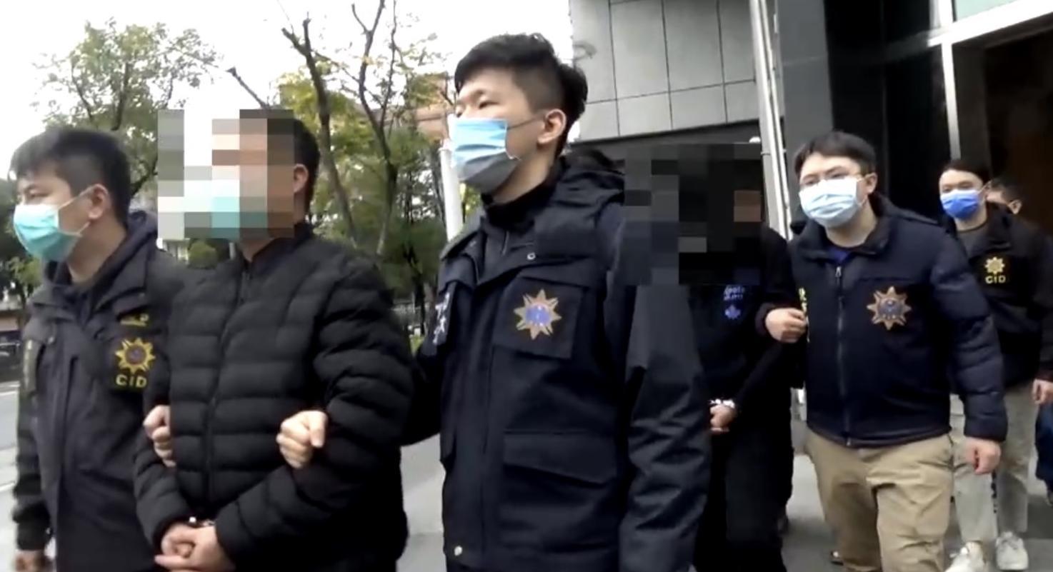警方循線逮捕製毒集團主嫌程姓男子及其共犯等共4人。（翻攝畫面）