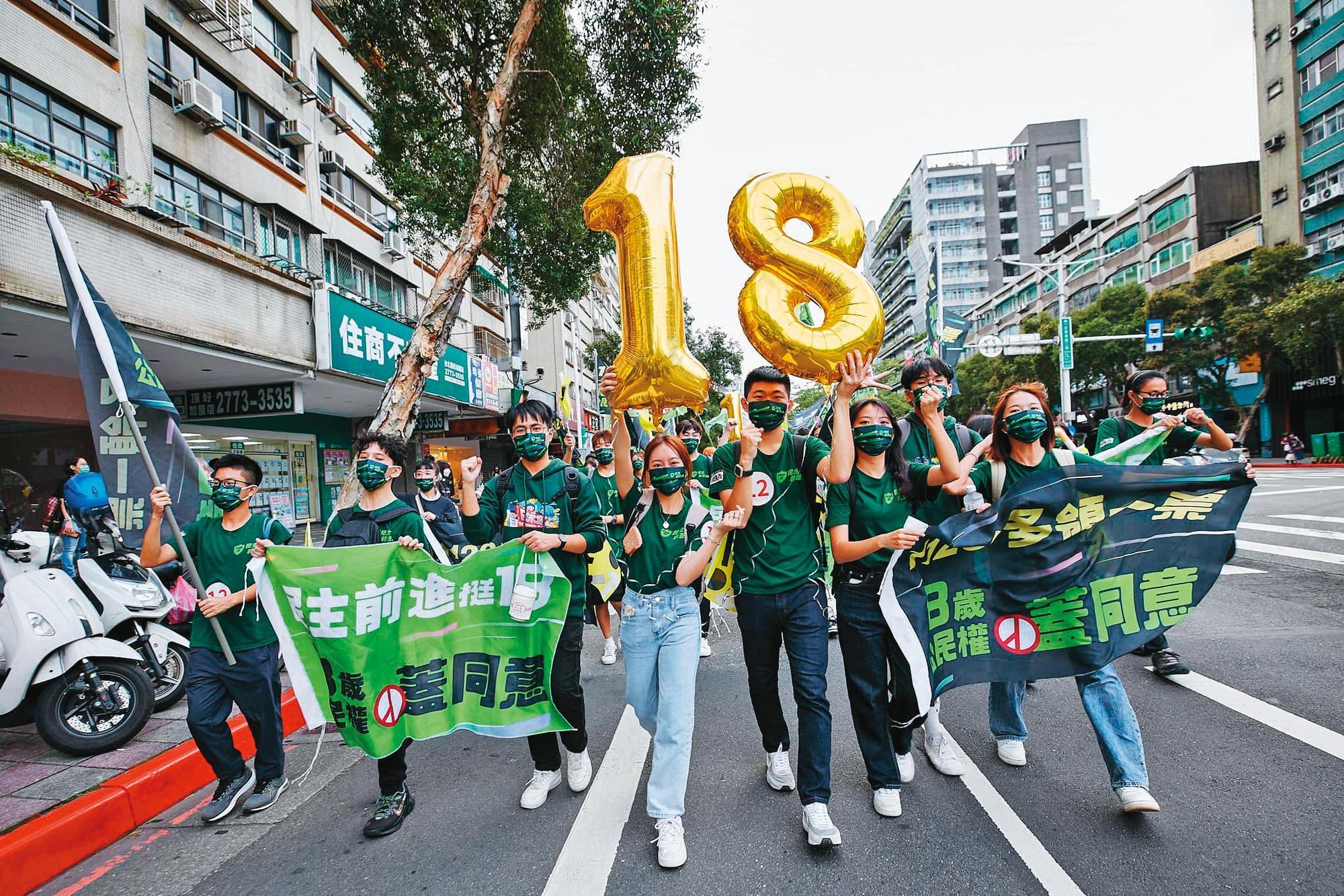 民進黨的國務青團隊,成為大小選戰的重要助力之一。(翻攝民進黨青年部臉書)