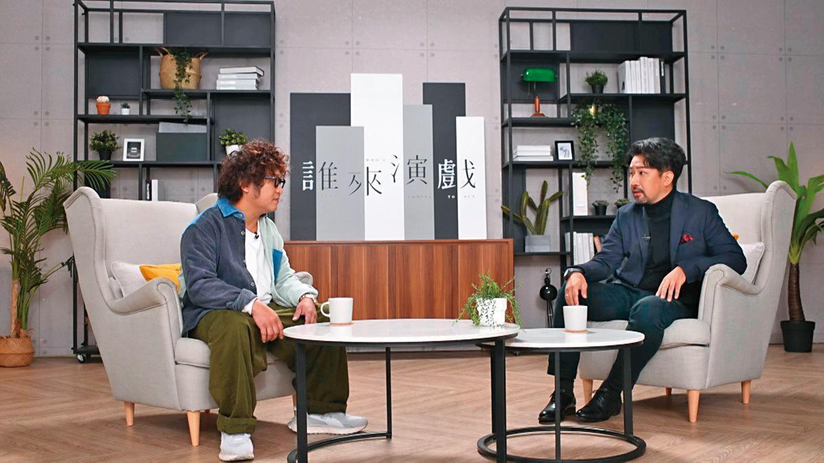 去年黃健瑋(右)受邀上納豆主持的《誰來演戲》節目,聊到不少學生時期的趣事。(鏡電視提供)