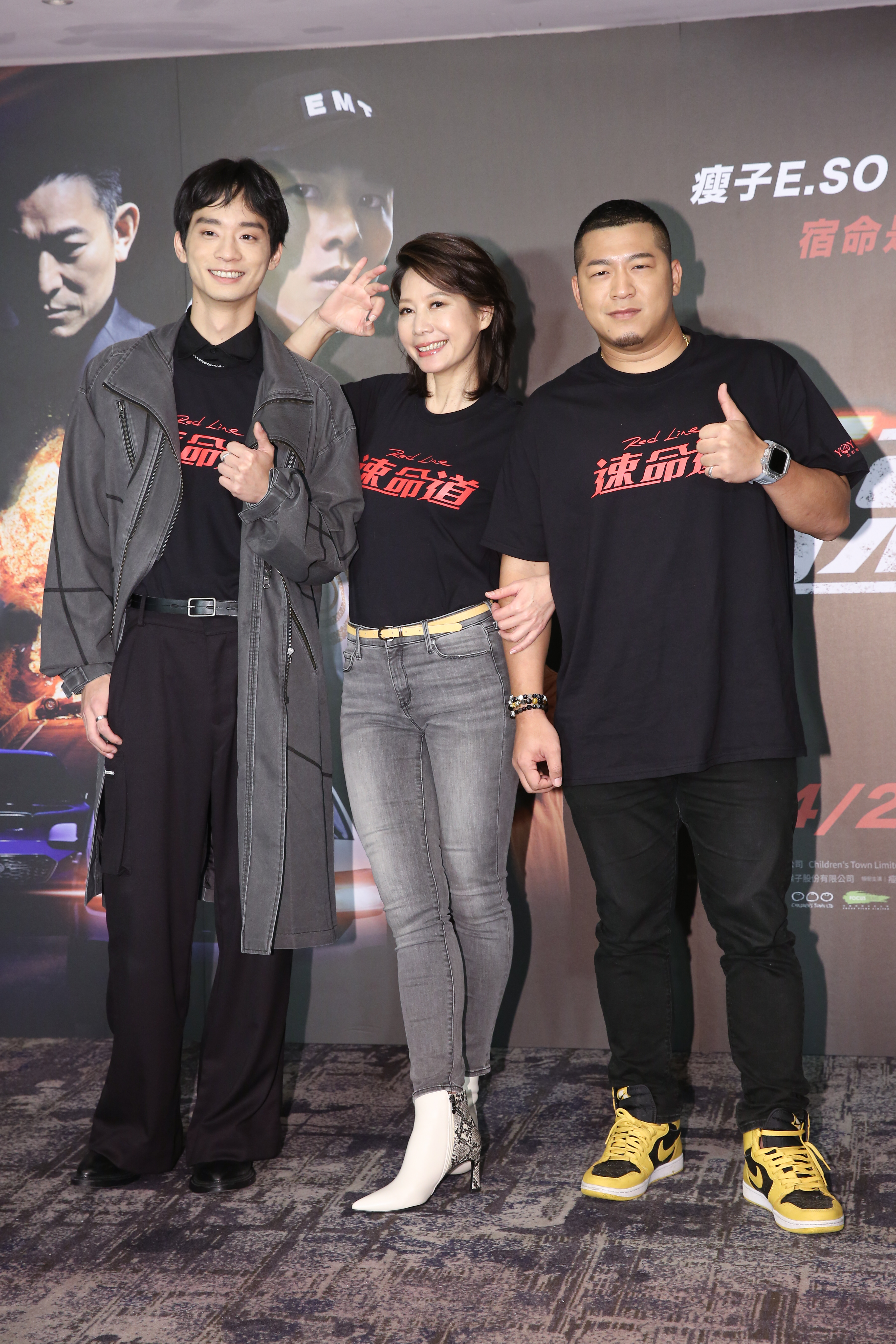 林志謙(左起)、丁寧、草爺等人出席電影《速命道》記者會。
