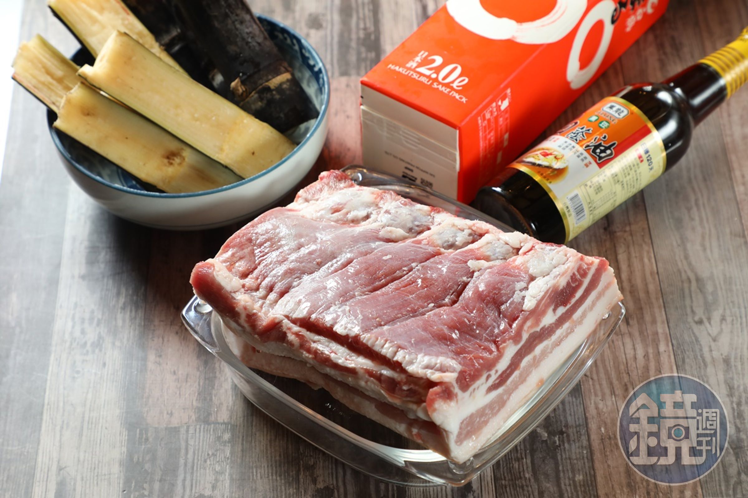 做金醬肉的材料簡單，靠時間醞釀出美味。