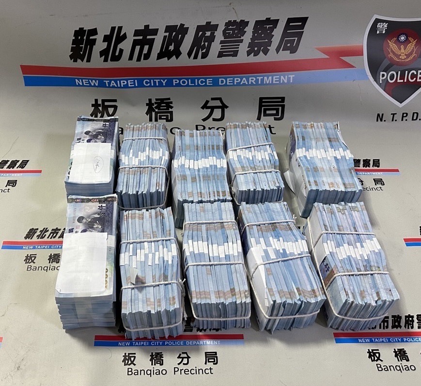警方成功攔阻1,000萬元現金。（警方提供）