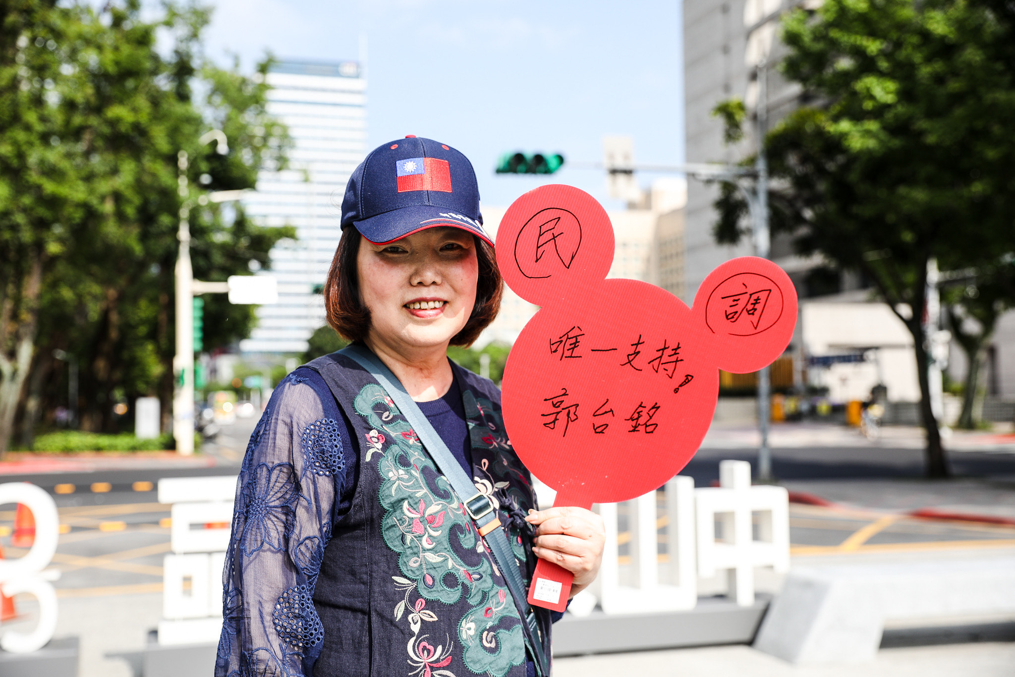 活動發起人裴小姐表示,郭台銘以「和平」作政治理念基礎,能幫助發展台灣經濟,提升百姓的生活品質。