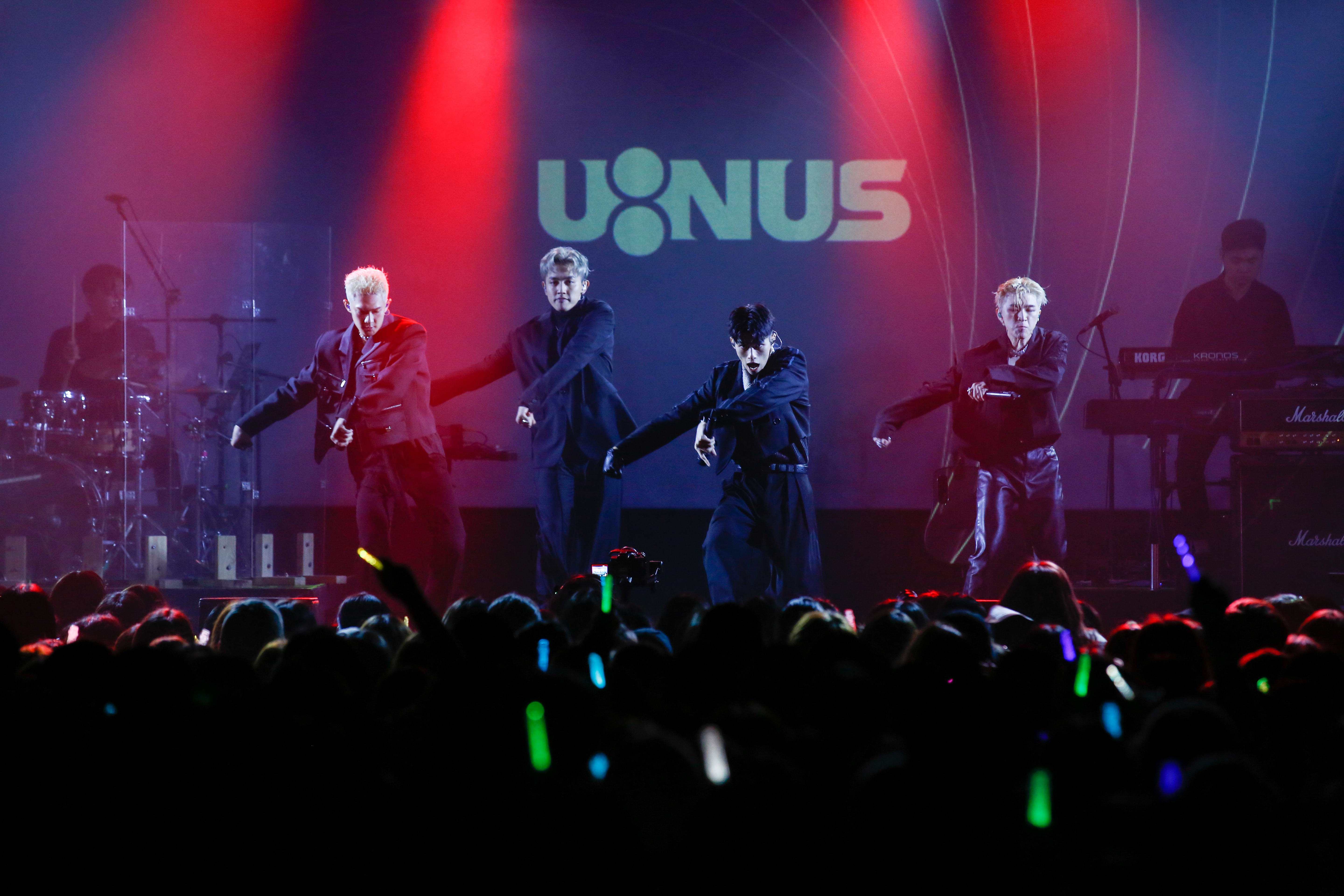 U:NUS開唱紛絲太嗨昏倒，暖心呼籲，「我們的主場，我們都願意為你們停下表演，只要不舒服要跟我們說。」