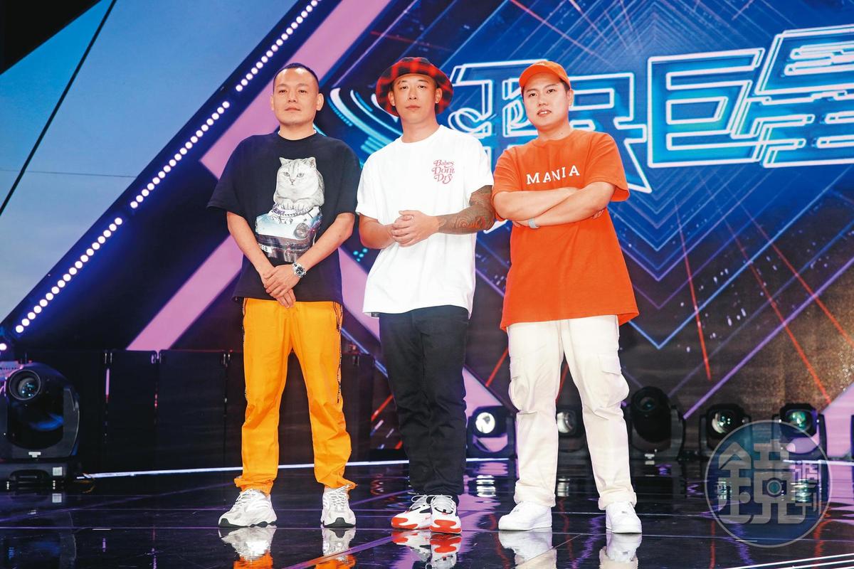 張啟元在臉書抱怨玖壹壹歌曲品味差，成功吸引到成員健志（中）親自回覆，沒想到這一切都是ChatGPT教的。（本刊資料照）