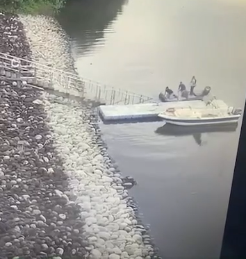 3名嫌犯入侵高雄鳳山水庫,破壞船筏鎖具後,擅自將船划走釣魚。(翻攝畫面)