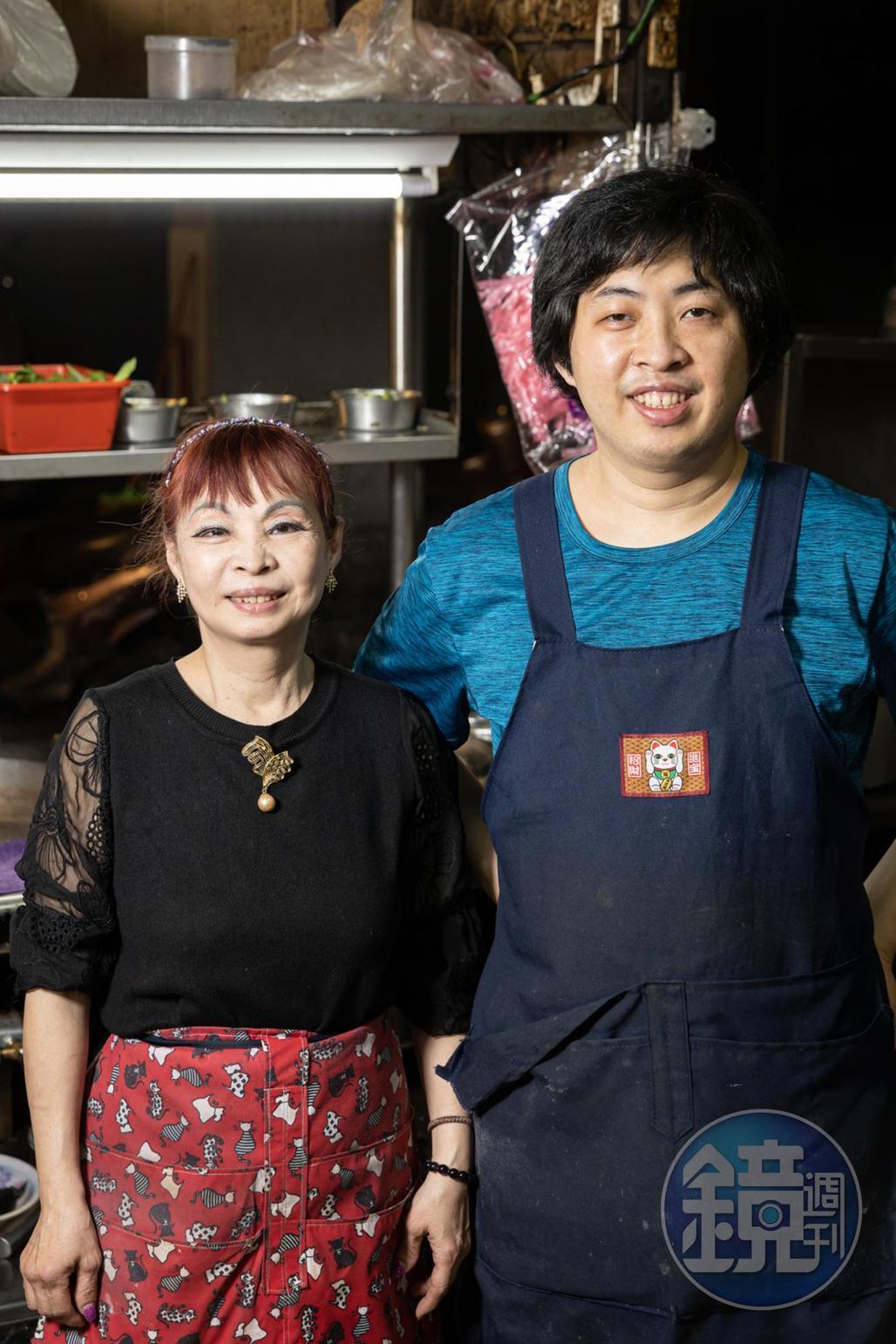 林老闆娘靠這間藥燉土虱店養大孩子，現在兒子也回來幫忙。