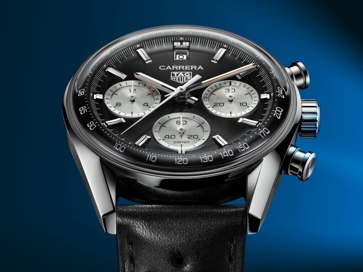 泰格豪雅為1963年發表的經典計時碼錶Carrera（卡萊拉）系列進行全新詮釋。其暱名為Glassbox，意指箱型藍寶石水晶，無錶圈，錶殼上方以一整塊拱形鏡面包覆，形成又復古又有視覺效果的面盤。定價約NT$212,000。