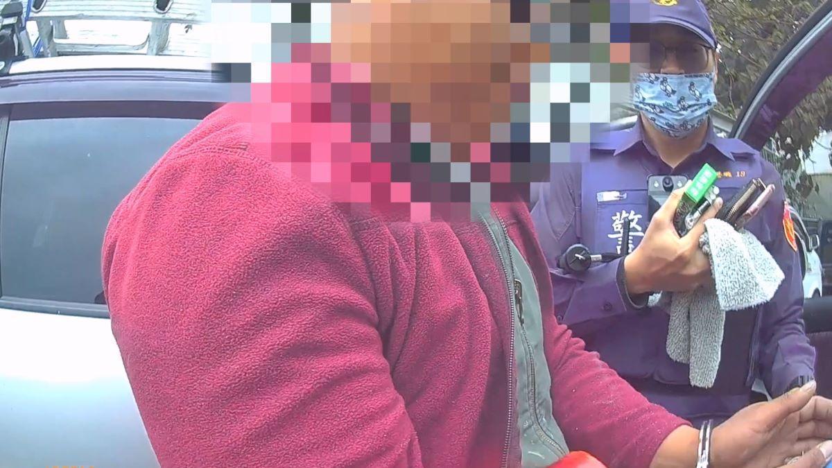 竊盜通緝犯跑了百餘公尺還是被警方逮住。（翻攝畫面）