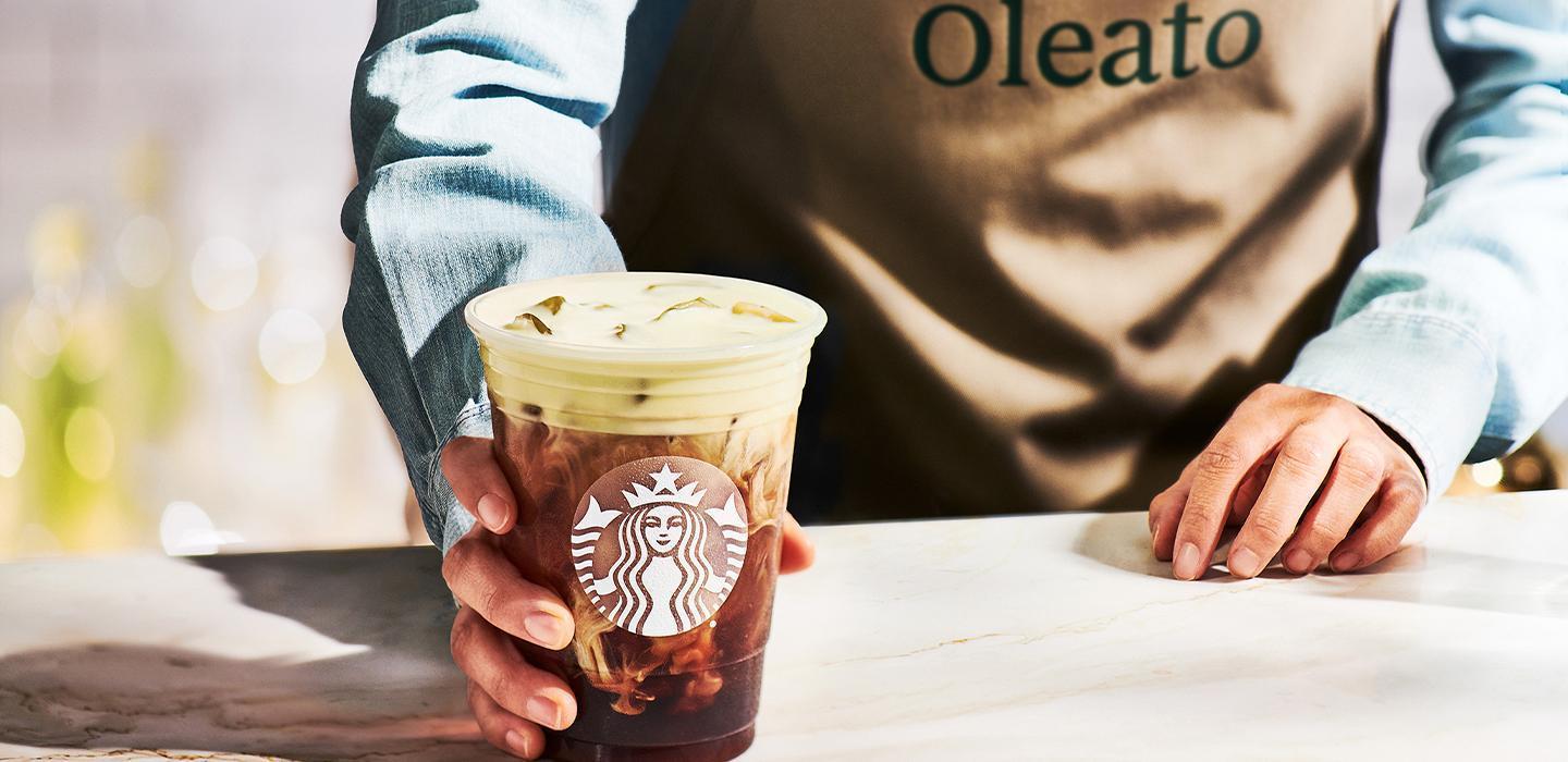 星巴克在今年2月率先於義大利推出新品「Oleato 橄欖油系列」,但有顧客反應,喝完後上廁所的速度讓他們措手不及。(翻攝自星巴克官網)