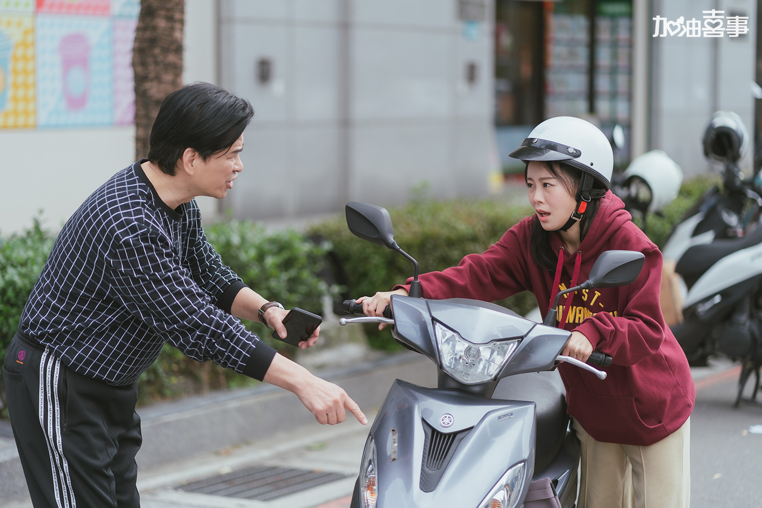 孔令元（右）半工半讀趕上課，意外撞上李興文的車。（TVBS提供）