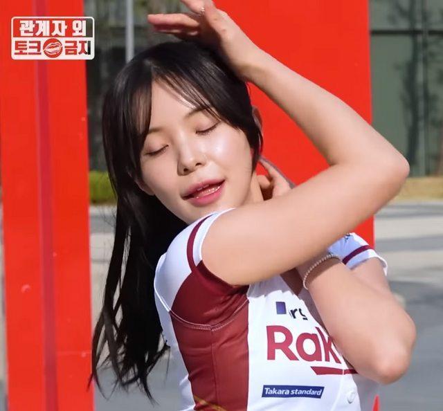 李多慧熱舞片段被網友發現撞臉高虹安。(翻攝自엠빅뉴스YouTube)