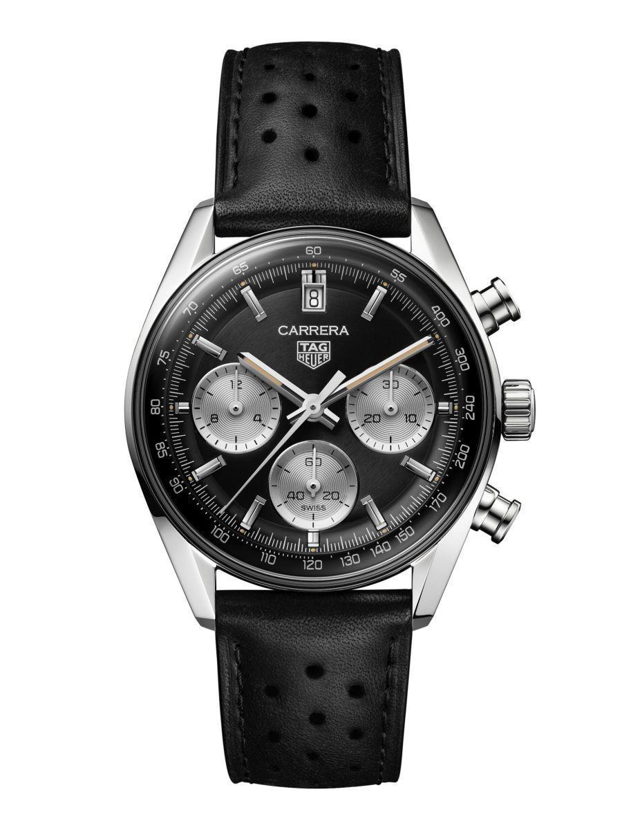TAG HEUER Carrera Chronograph “Glassbox” 泰格豪雅為1963年發表的經典計時碼錶Carrera(卡萊拉)系列進行全新詮釋。其暱名為Glassbox,意指箱型藍寶石水晶,無錶圈,錶殼上方以一整塊拱形鏡面包覆,形成又復古又有視覺效果的面盤,錶徑小巧僅39毫米,又復古又時髦。機芯採用自製Calibre TH20-00自動上鍊機芯,動力儲存80小時。另有黑色反熊貓面款式。 功能:時、分、小秒針指示;計時碼錶;日期顯示 機芯:自動上鏈機芯 定價約NT$212,000。
