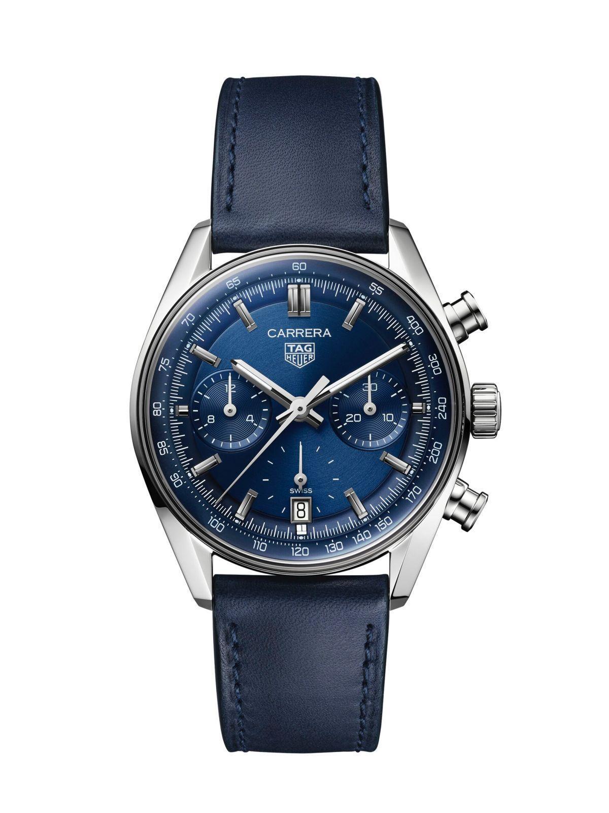 TAG HEUER Carrera Chronograph “Glassbox” 除了風格較復古的「反熊貓」黑銀面盤錶款之外,也有較現代感的藍色面盤款。定價約NT$212,000。