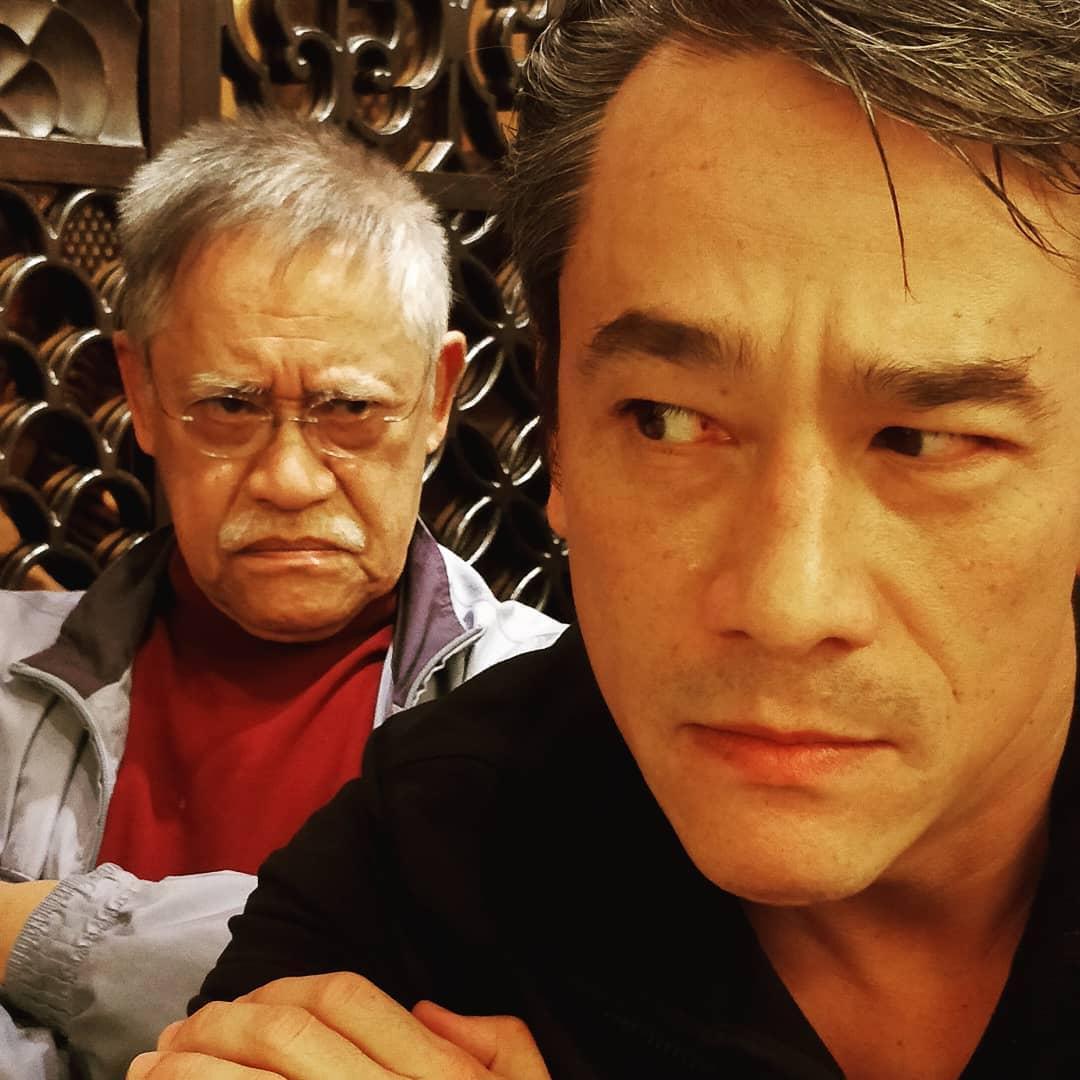 吳耀漢的兒子吳嘉龍（右）是中英混血，也跟隨父親步伐當演員，至今仍無代表作。（翻攝自吳嘉龍IG）