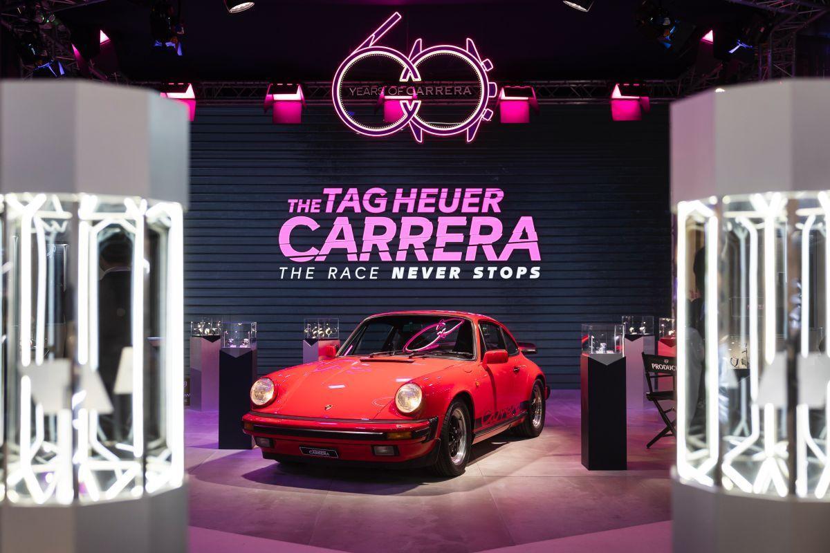 泰格豪雅(TAG HEUER)慶祝Carrera系列60週年,在「鐘錶與奇蹟」錶展的展館內,放入一輛保時捷經典跑車911 Carrera,並播映由好萊塢男星Ryan Gossling主演廣告片,氣氛十足。